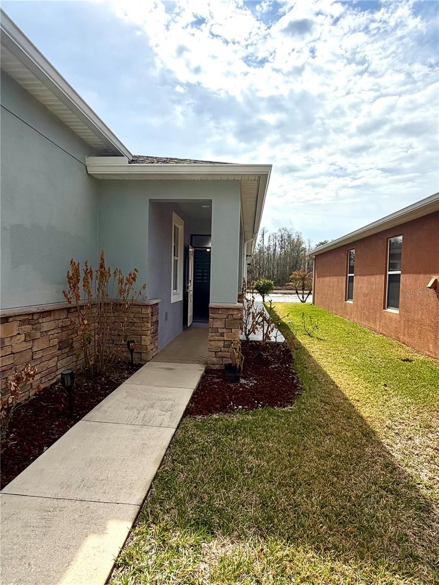 Listing photo id 2 for 20265 Merry Oak Avenue