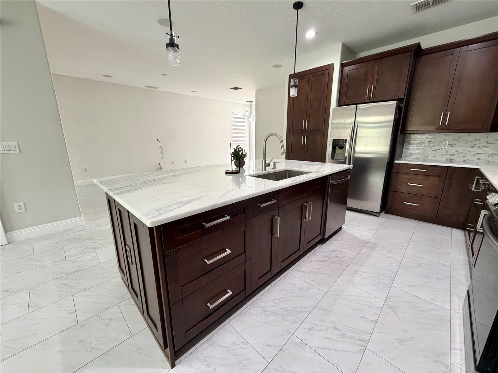 Listing photo id 7 for 20265 Merry Oak Avenue