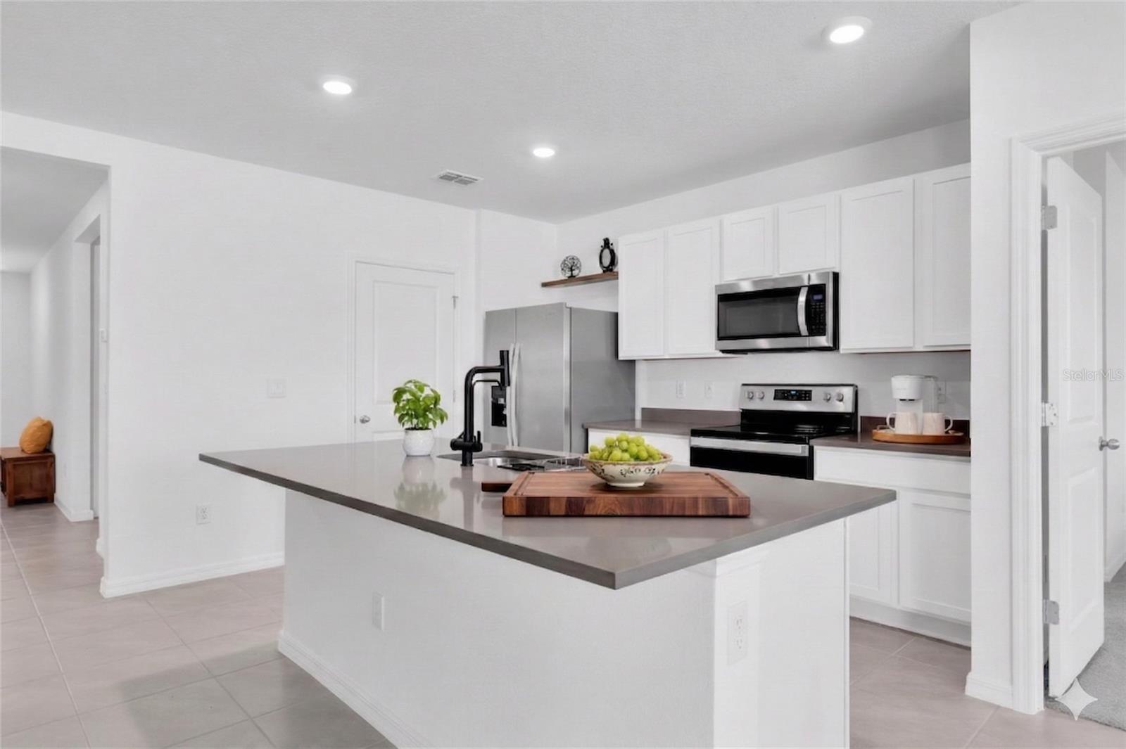 Image 4 of 19 For 5943 Wandering Willow Drive