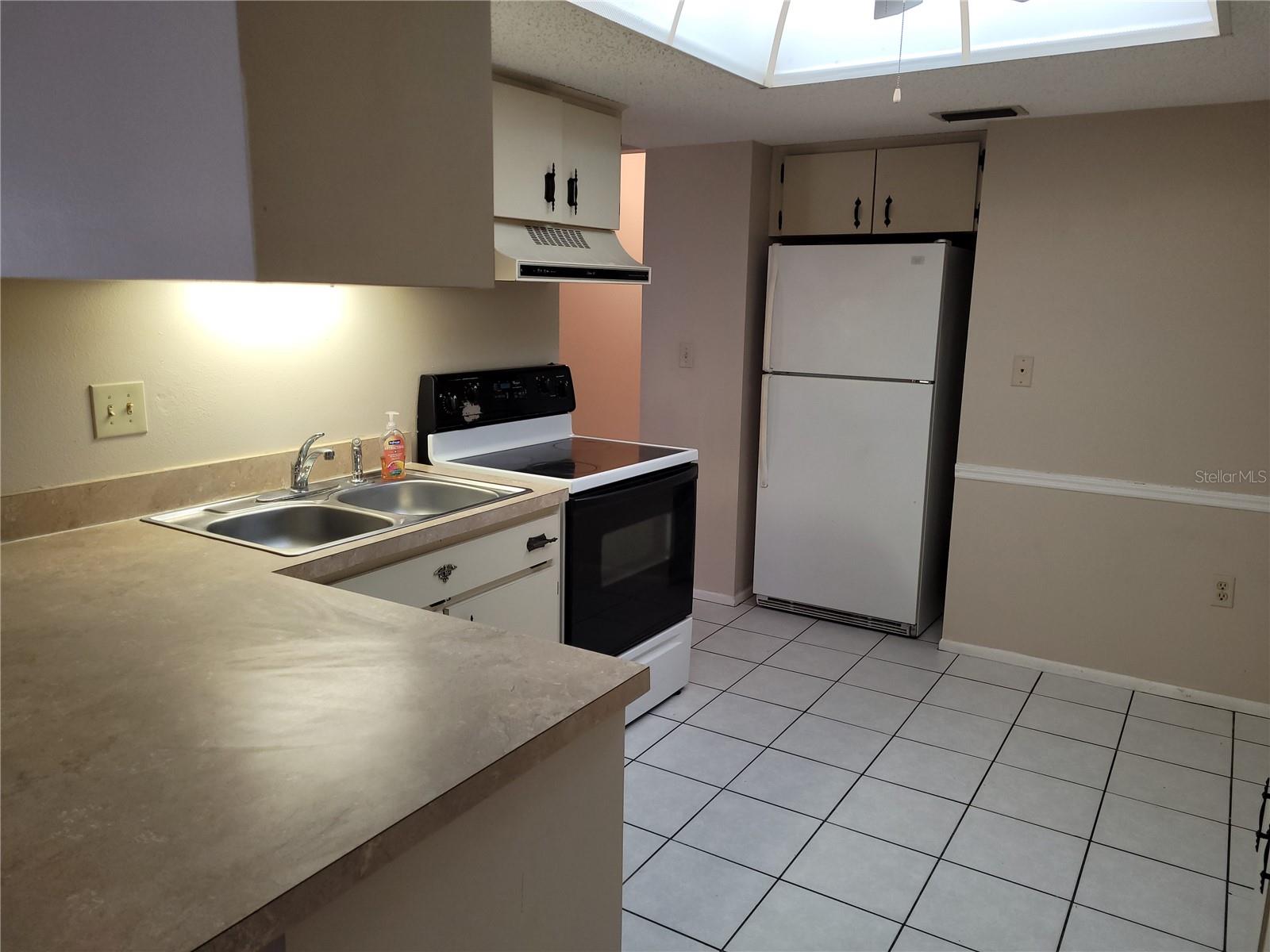 Image 10 of 17 For 506 Mistletoe Court B