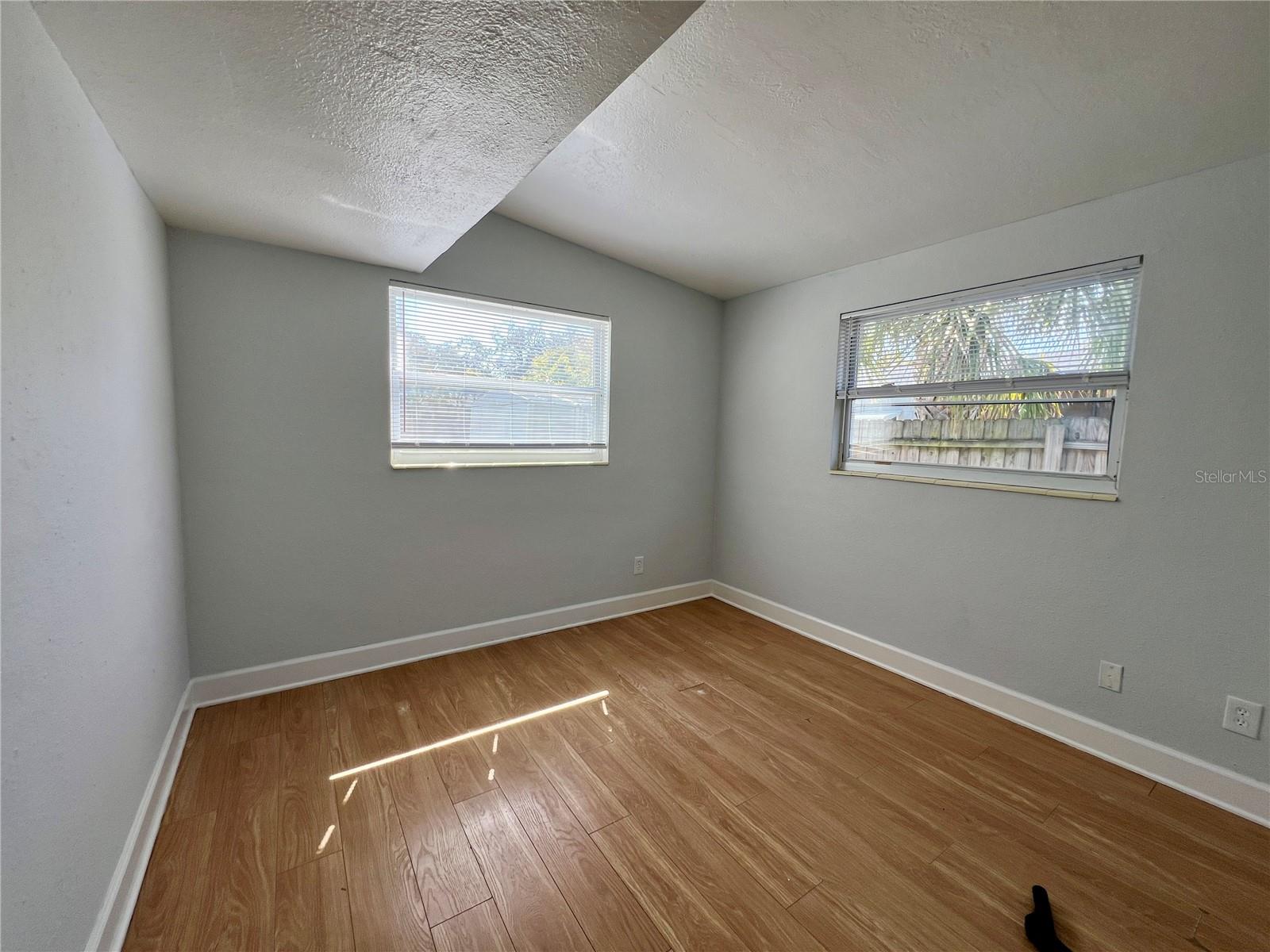 Image 10 of 19 For 860 49th Avenue