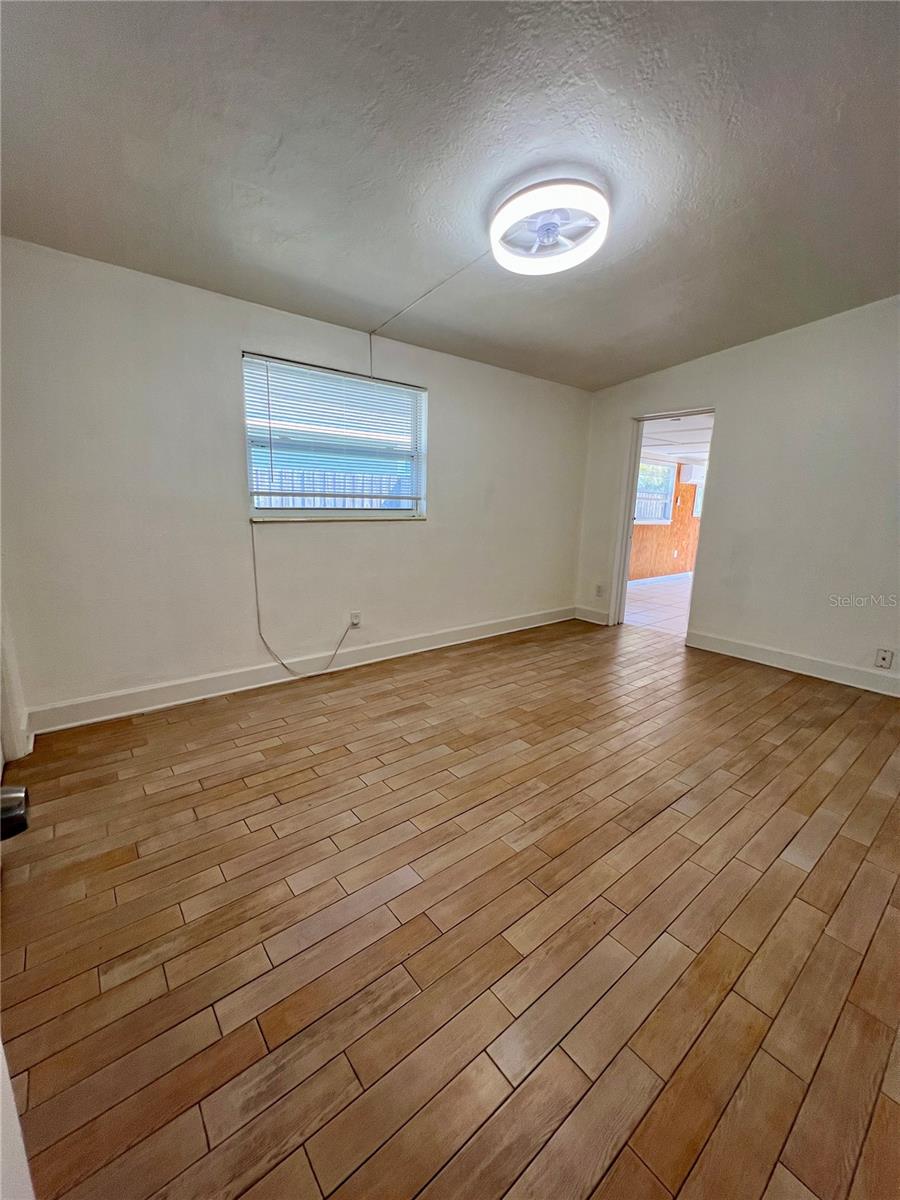 Image 11 of 19 For 860 49th Avenue