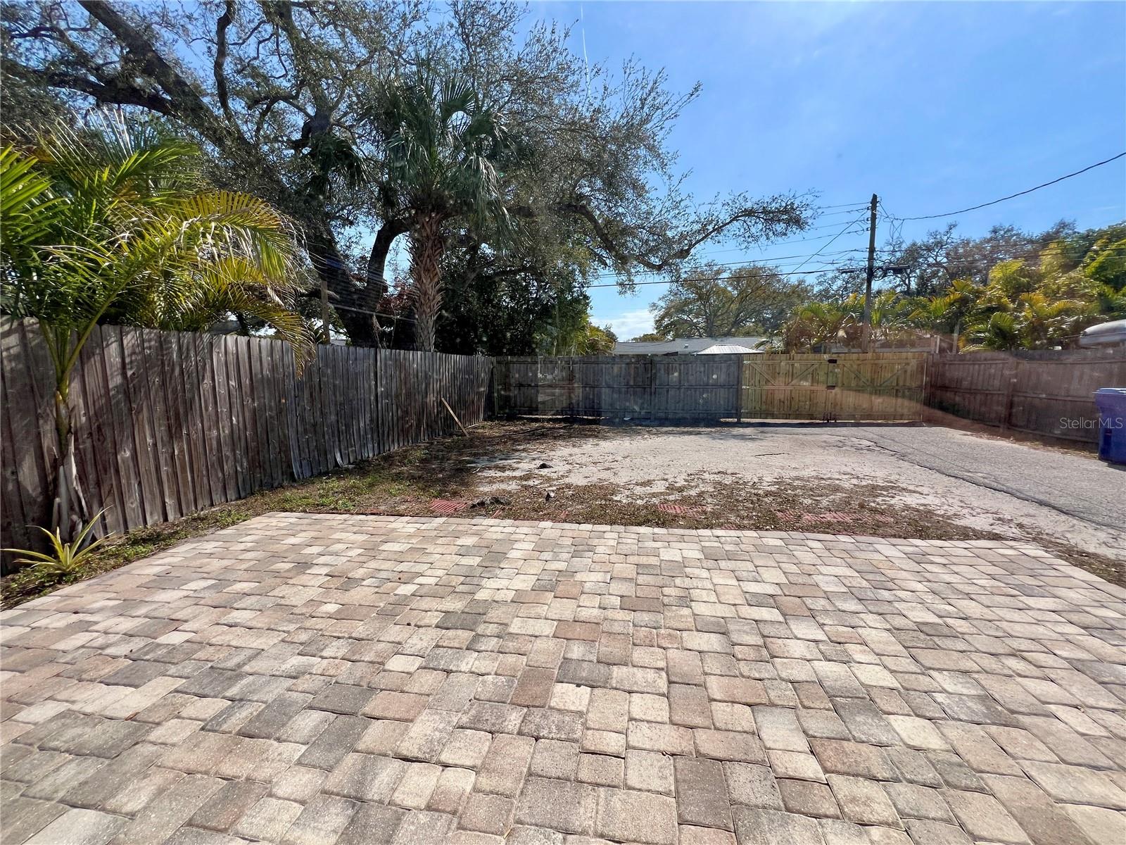 Image 15 of 19 For 860 49th Avenue