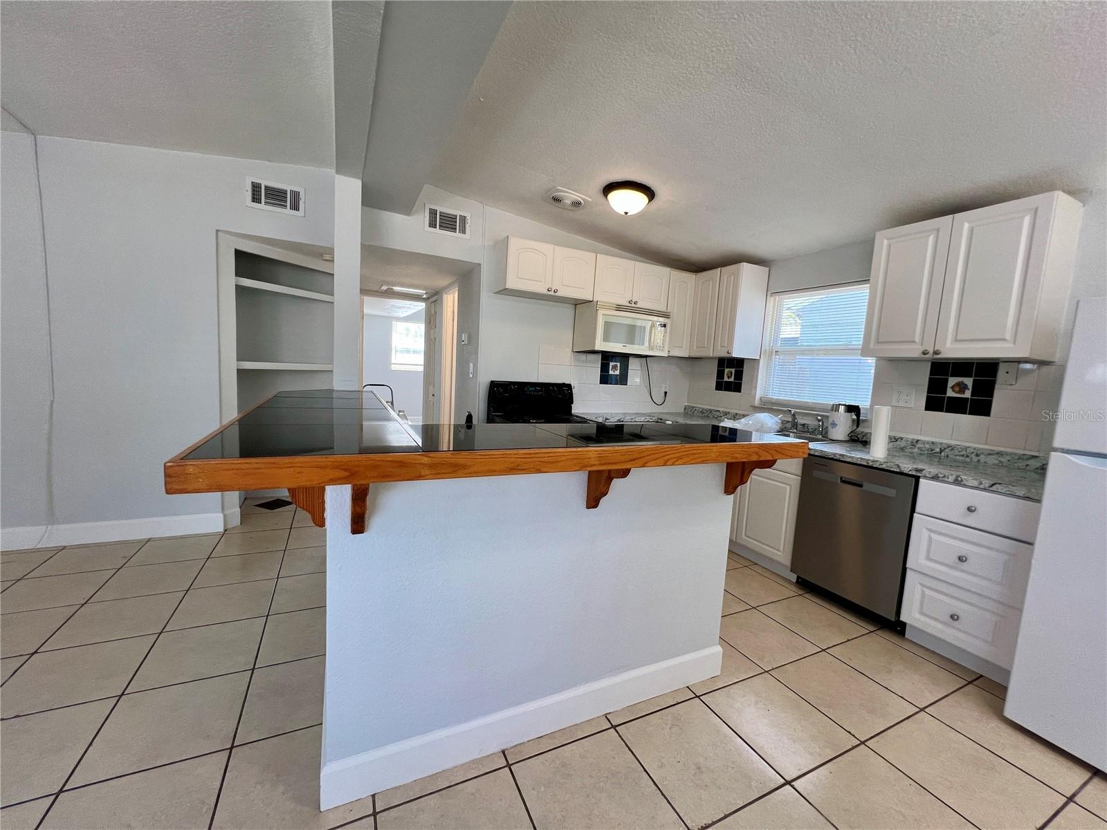 Image 4 of 19 For 860 49th Avenue