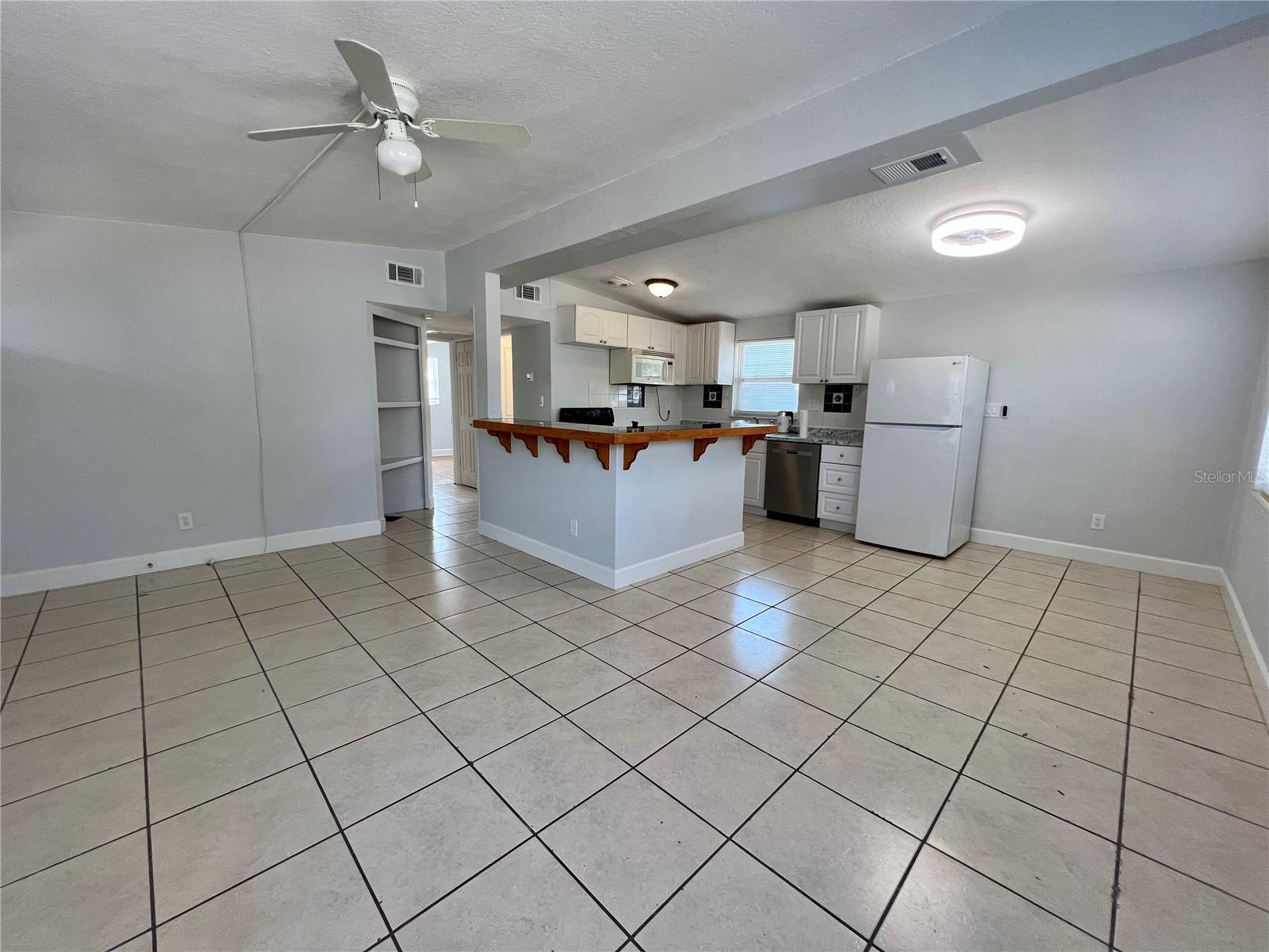 Image 5 of 19 For 860 49th Avenue