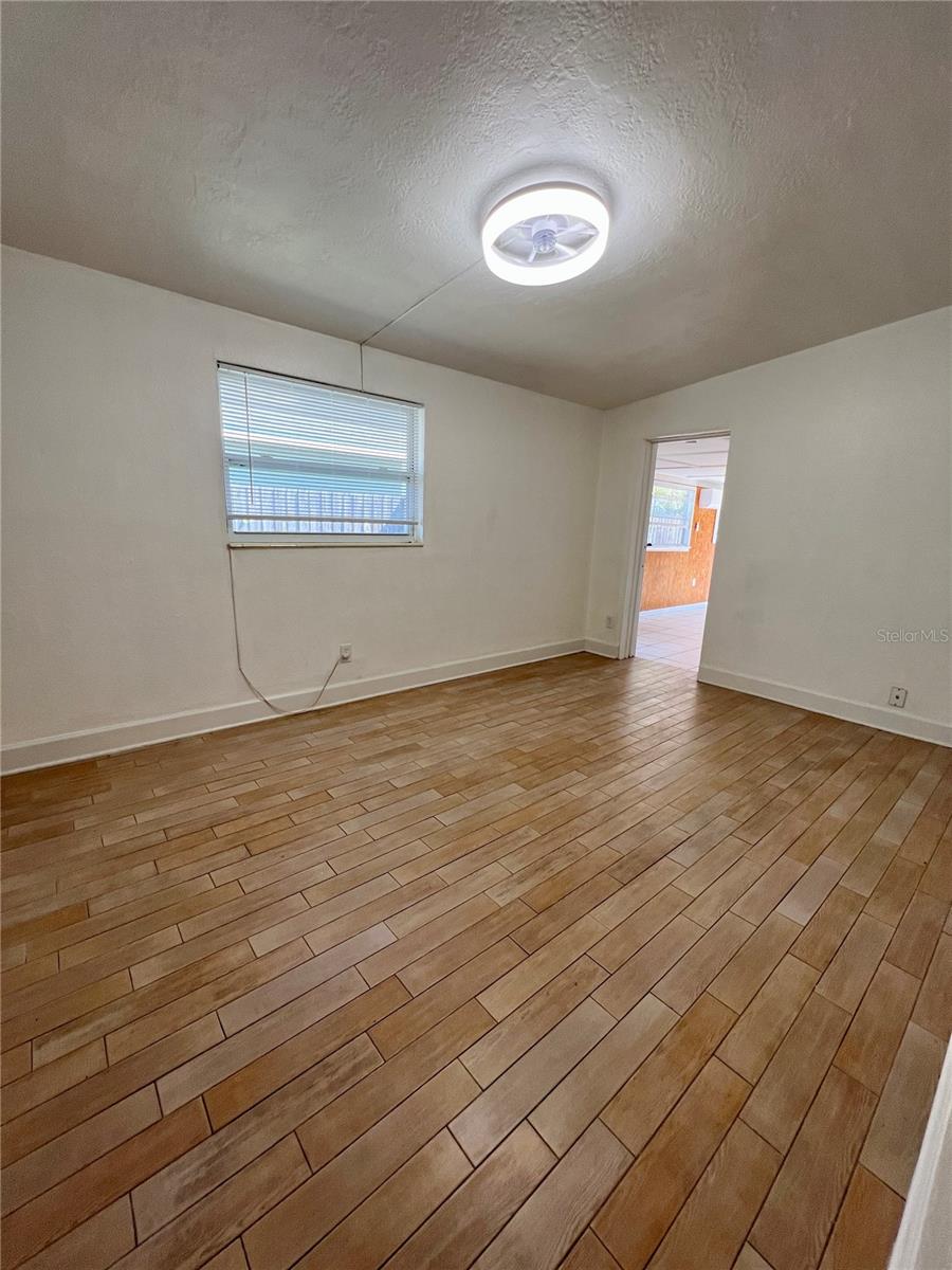 Image 9 of 19 For 860 49th Avenue