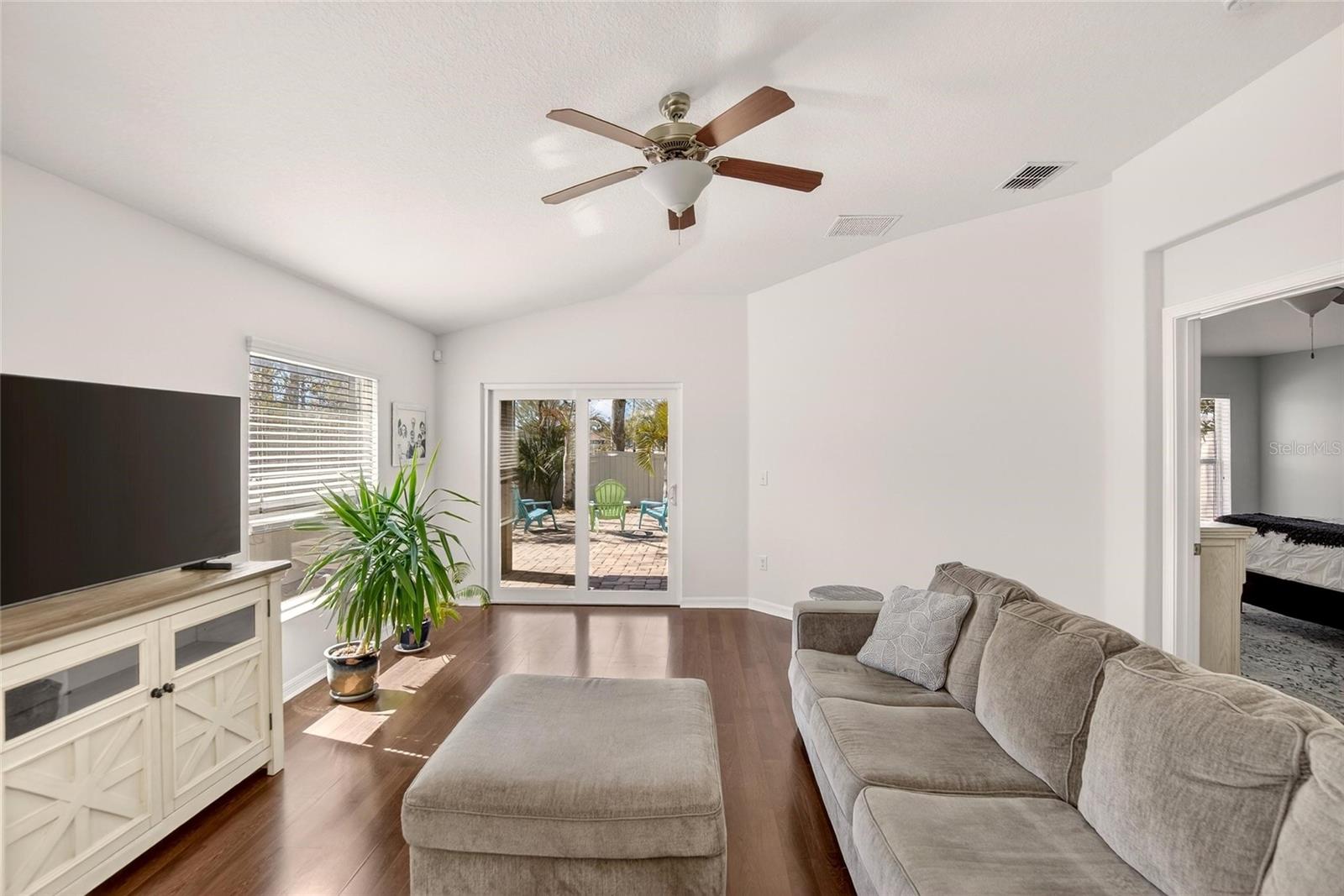 Listing photo id 13 for 10613 Summer Azure Drive