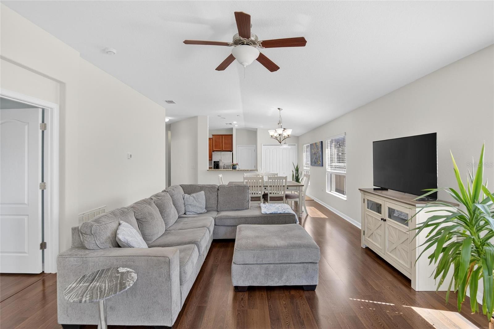 Listing photo id 15 for 10613 Summer Azure Drive