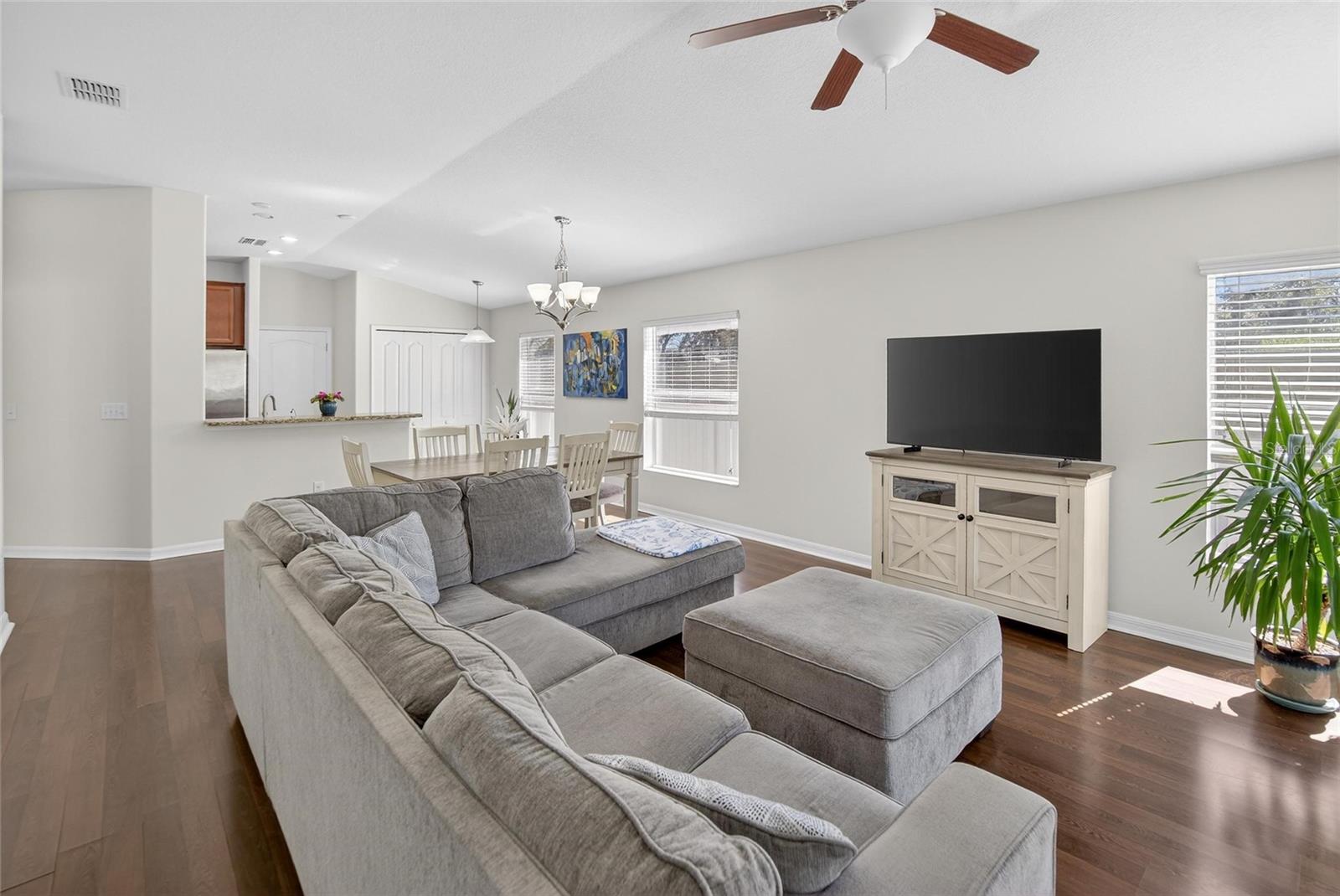 Listing photo id 16 for 10613 Summer Azure Drive