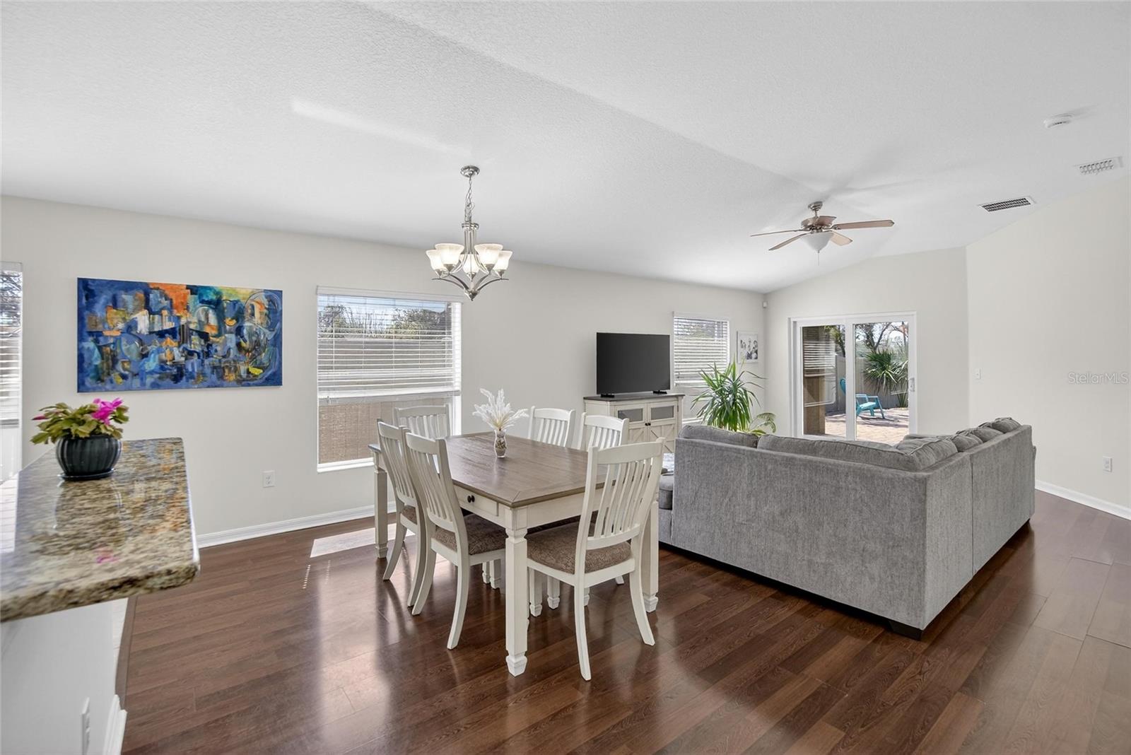 Listing photo id 18 for 10613 Summer Azure Drive