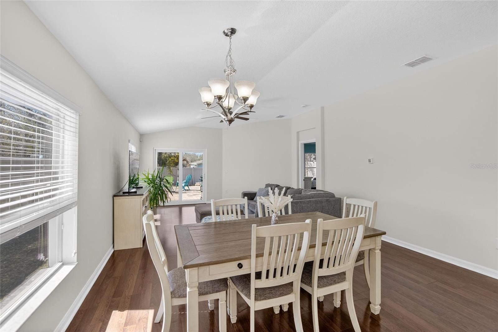 Listing photo id 19 for 10613 Summer Azure Drive