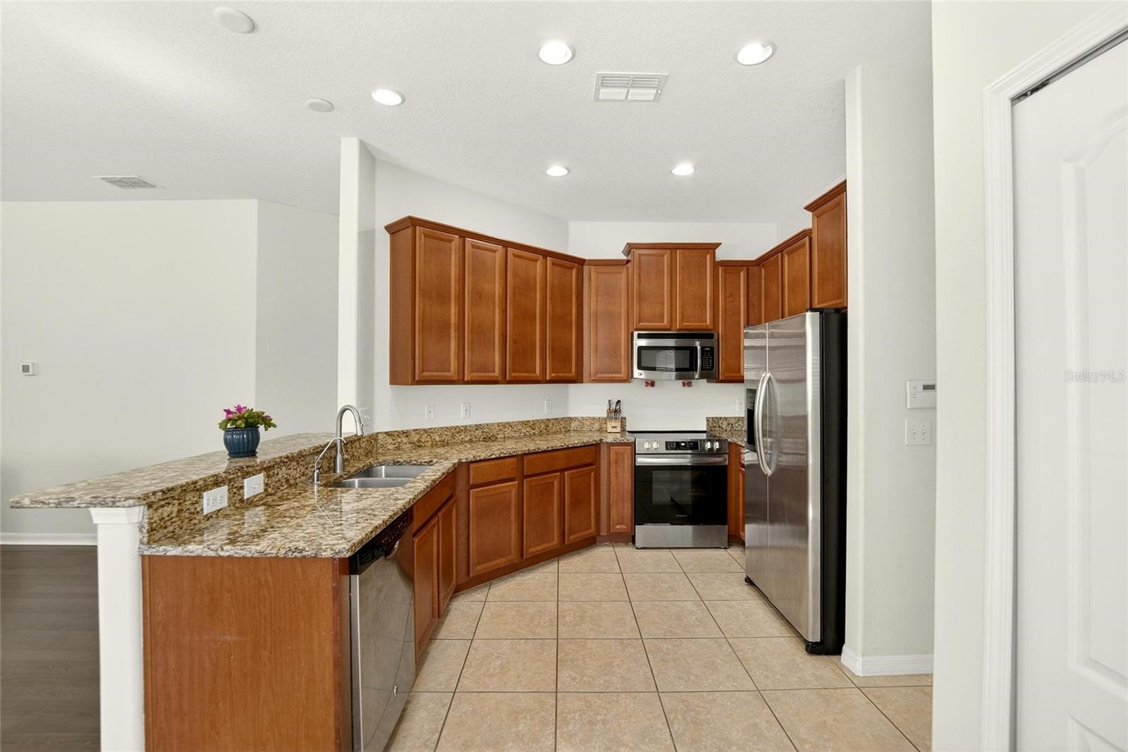 Listing photo id 23 for 10613 Summer Azure Drive