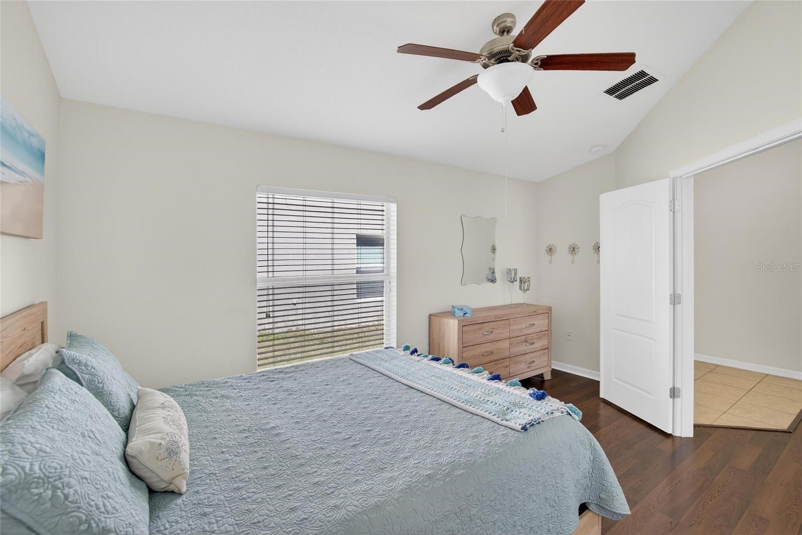 Listing photo id 6 for 10613 Summer Azure Drive