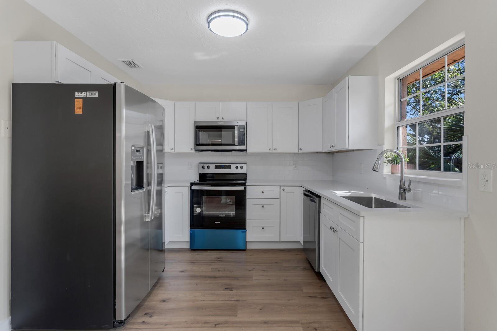 Image 5 of 13 For 14717 Sunset St