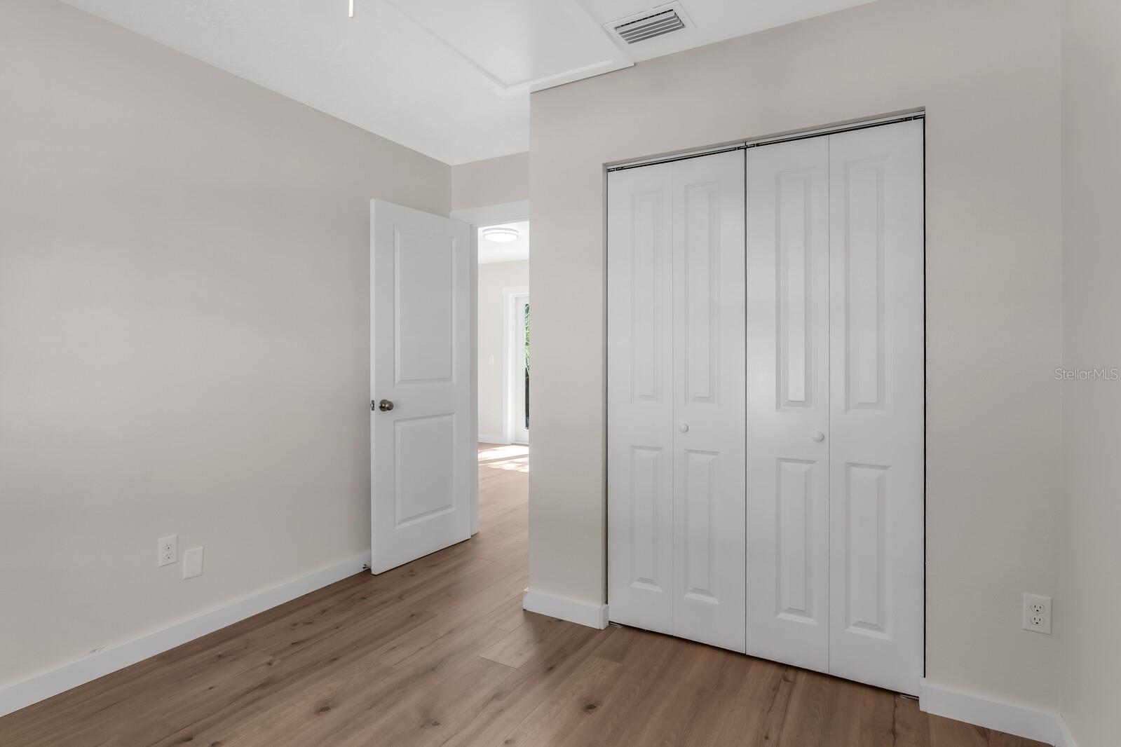 Image 6 of 13 For 14717 Sunset St