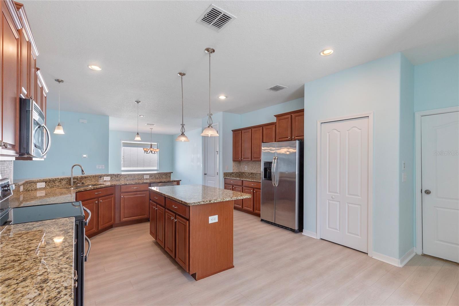 Image 12 of 68 For 2626 Yukon Cliff Drive