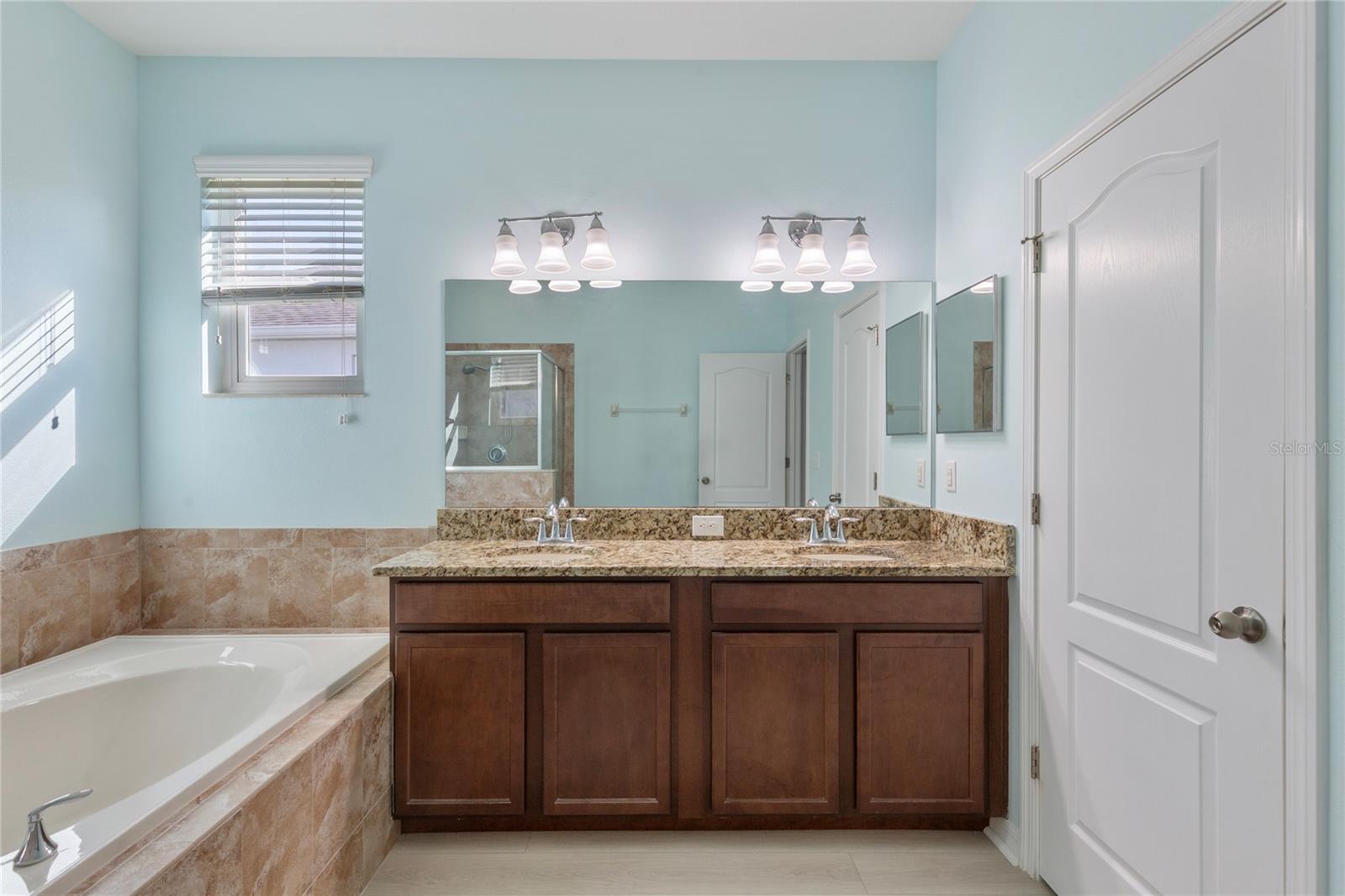 Image 38 of 68 For 2626 Yukon Cliff Drive