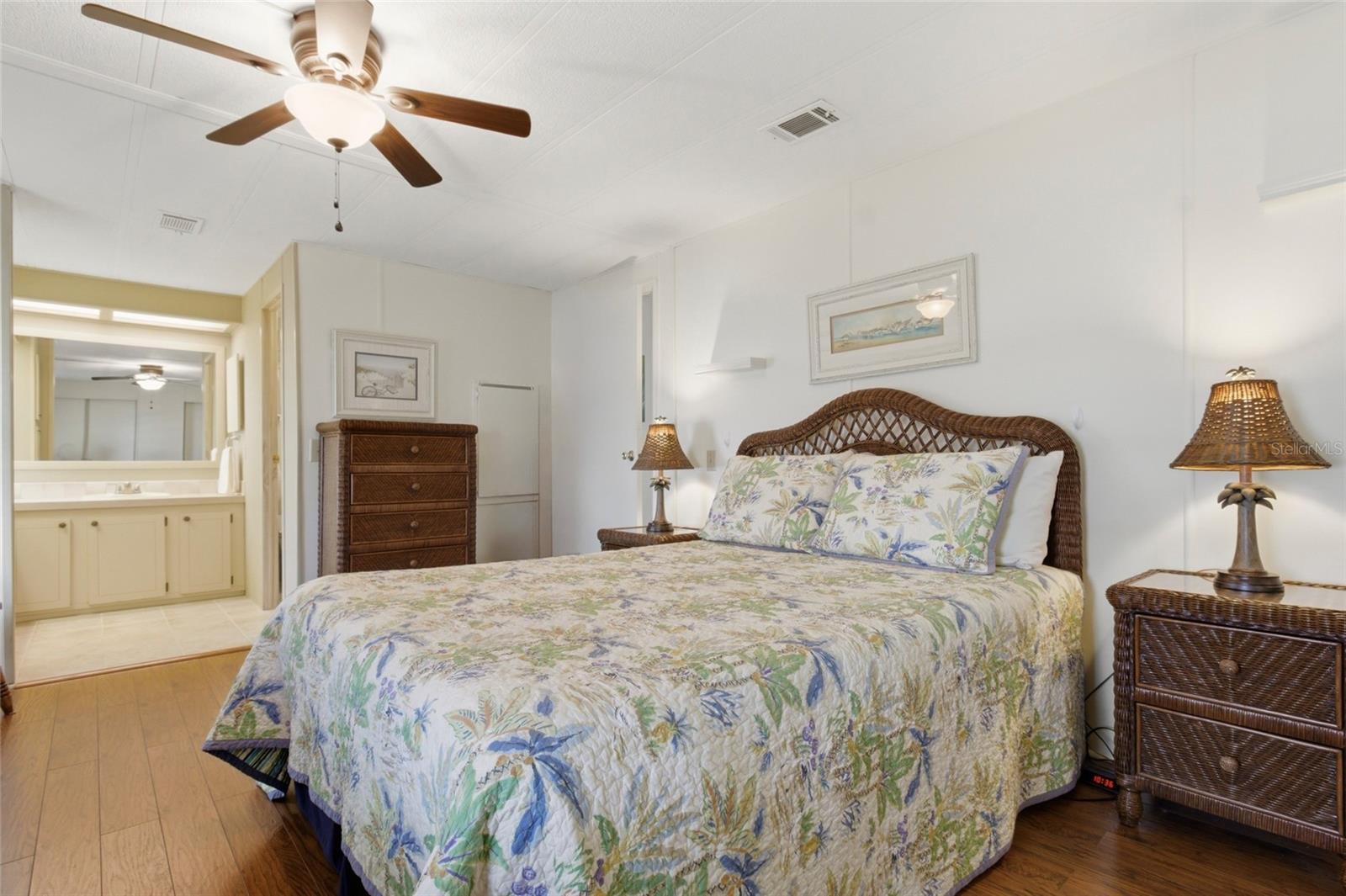 Image 20 of 38 For 5533 Regal Way