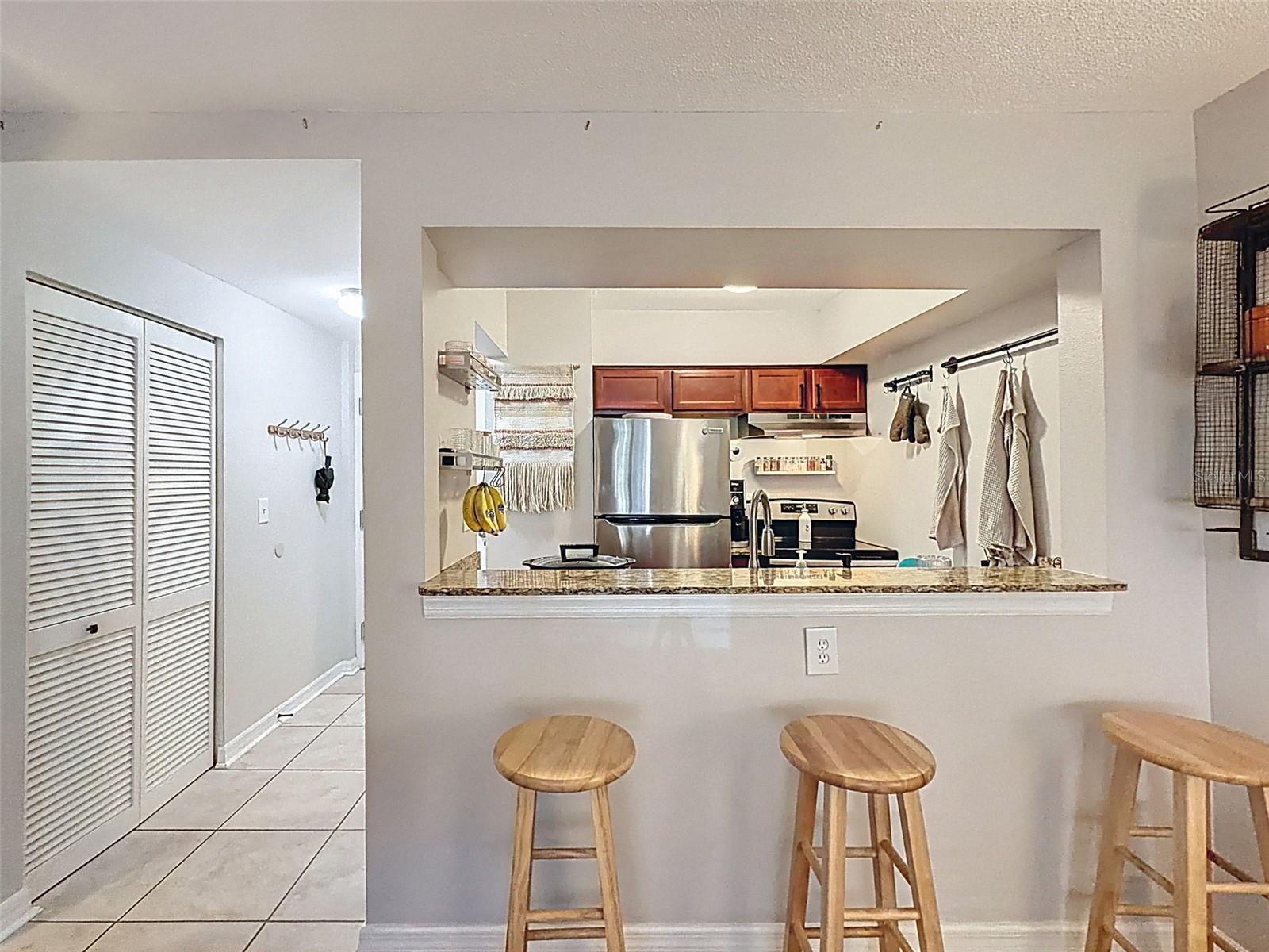 Image 11 of 32 For 406 Azeele Street 103