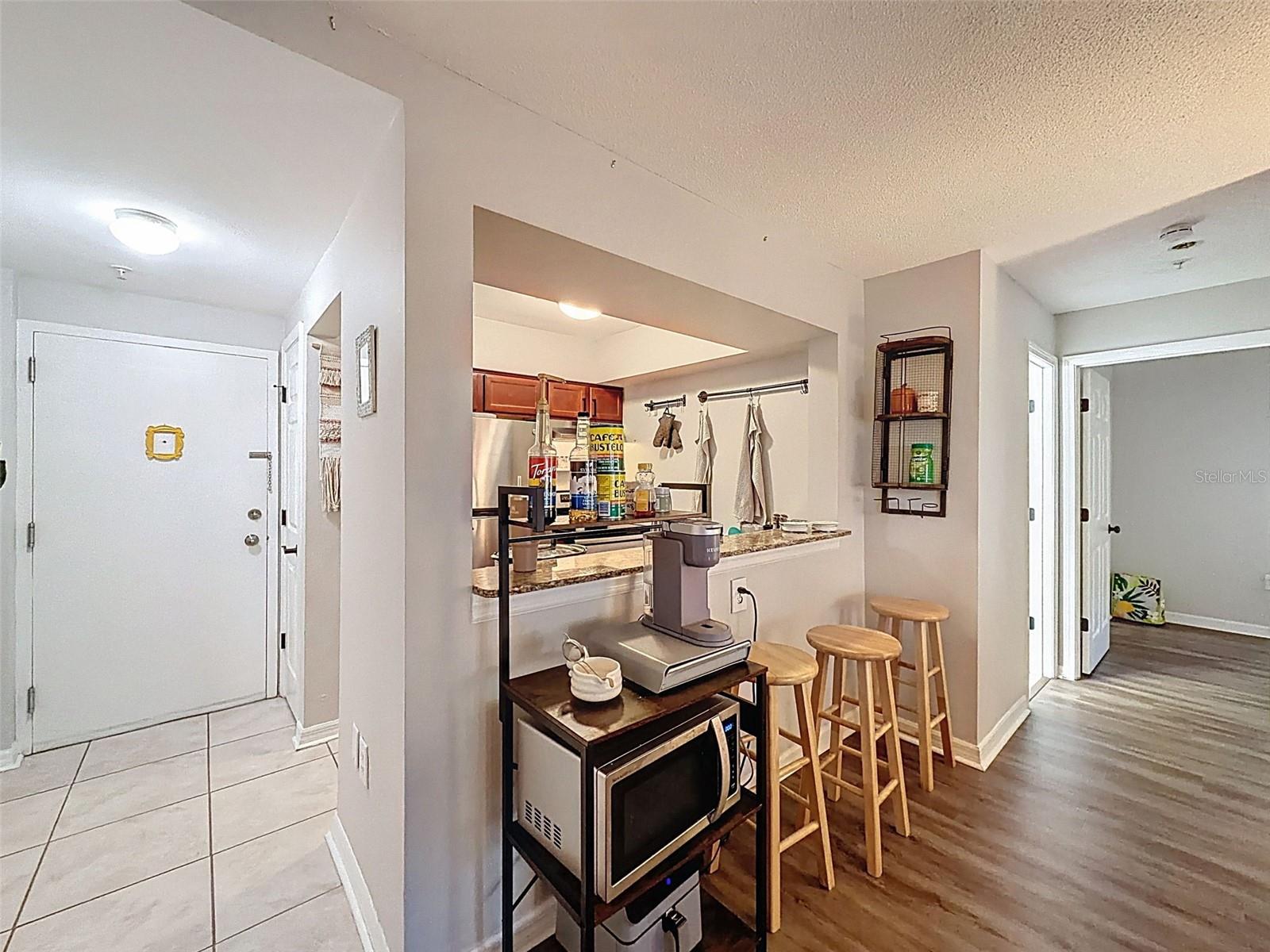 Image 12 of 32 For 406 Azeele Street 103