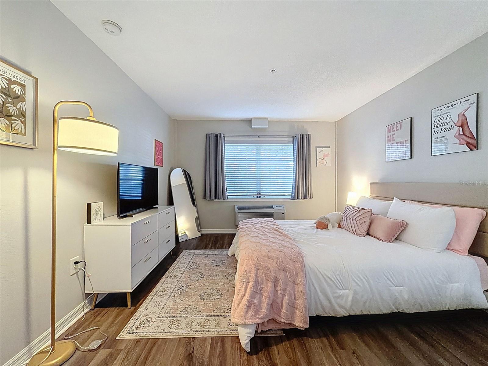 Image 17 of 32 For 406 Azeele Street 103