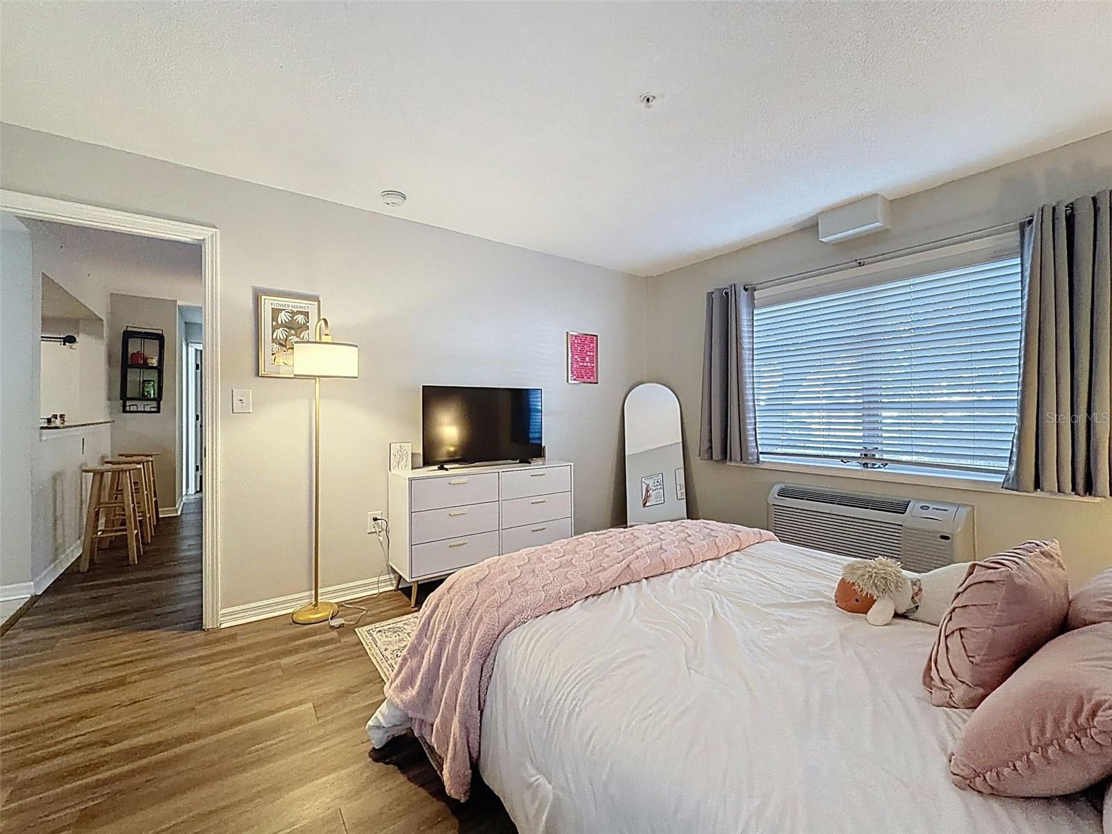 Image 18 of 32 For 406 Azeele Street 103