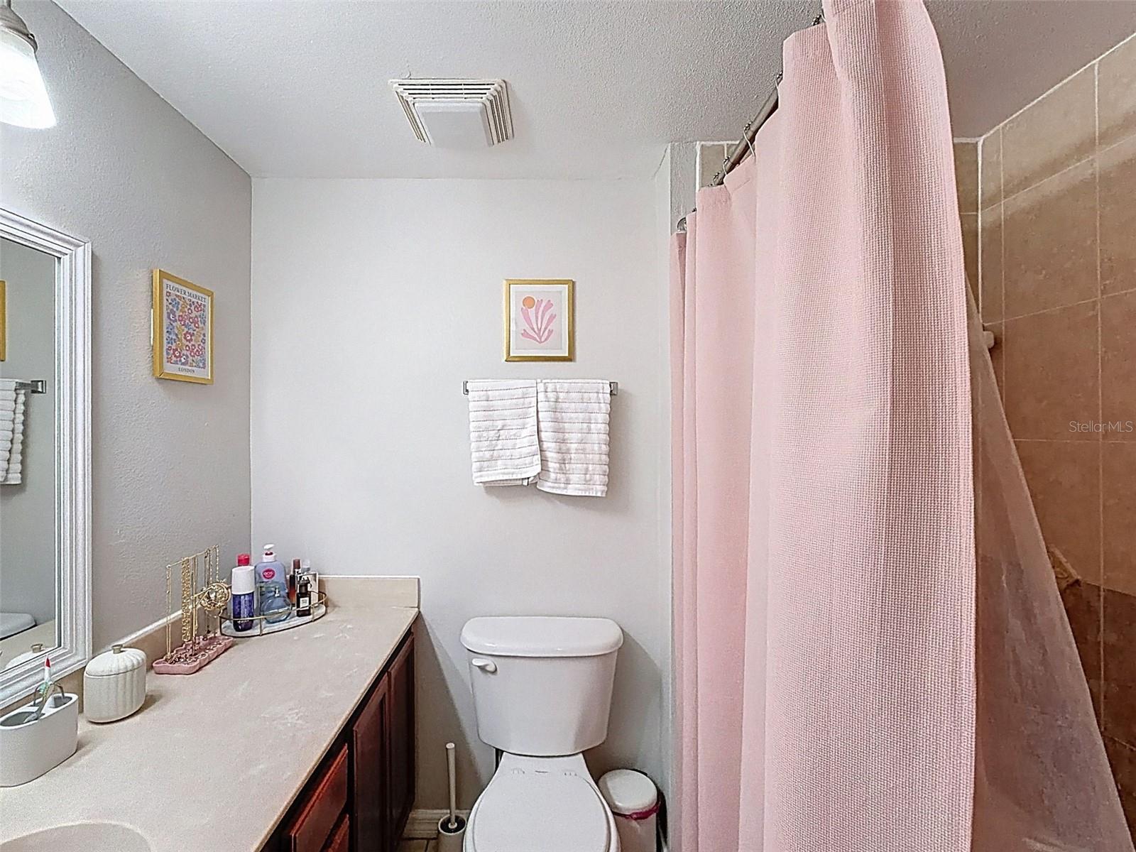 Image 20 of 32 For 406 Azeele Street 103