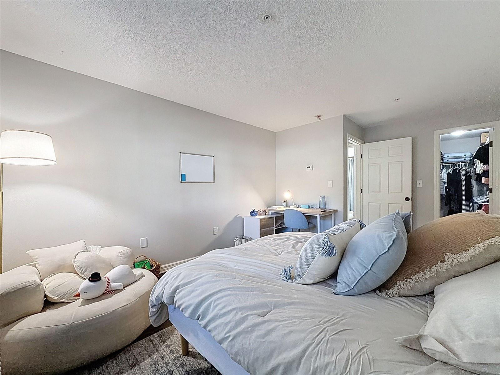 Image 22 of 32 For 406 Azeele Street 103