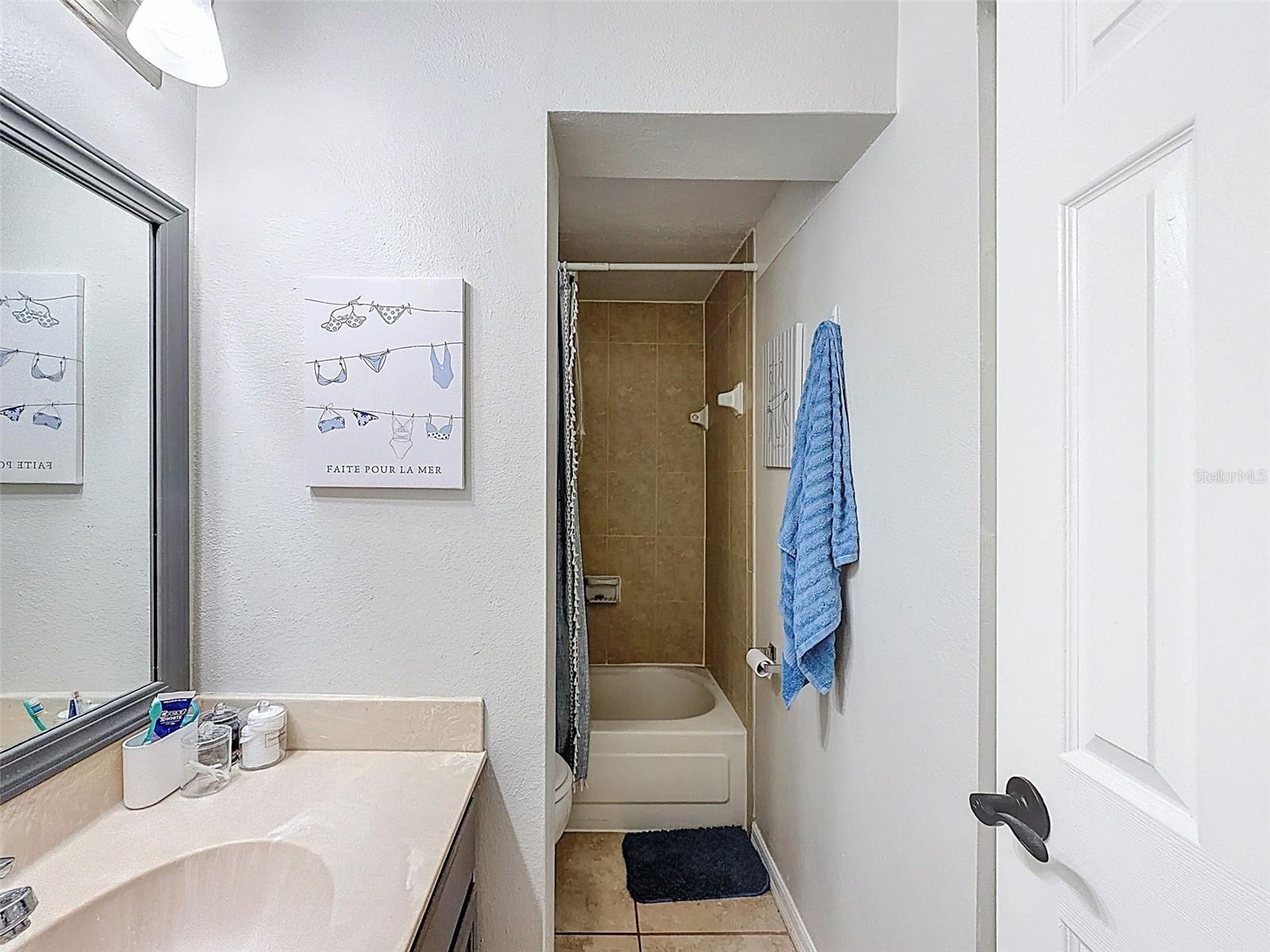 Image 26 of 32 For 406 Azeele Street 103