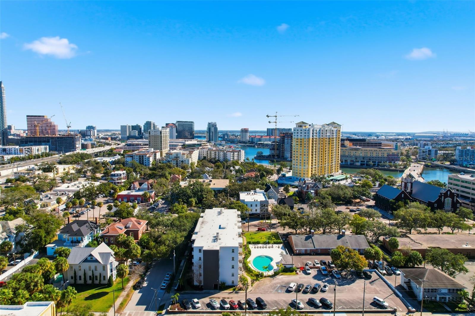 Image 32 of 32 For 406 Azeele Street 103