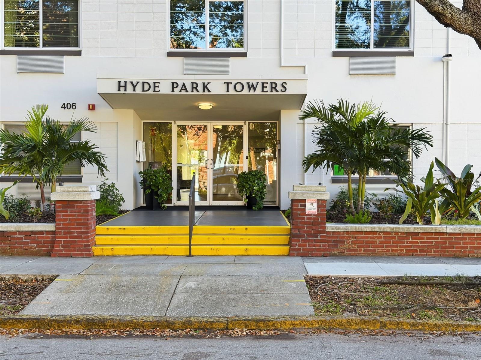 Image 5 of 32 For 406 Azeele Street 103