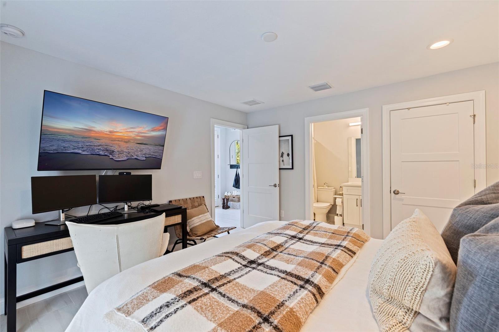 Image 11 of 36 For 4749 Legacy Park Drive