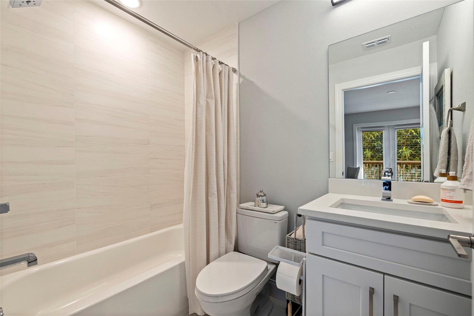 Image 14 of 36 For 4749 Legacy Park Drive