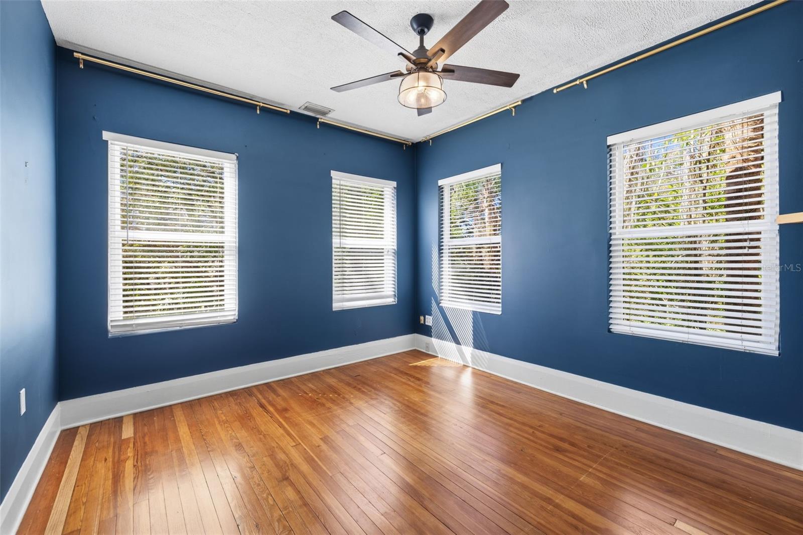 Image 17 of 28 For 6005 Tampa Street