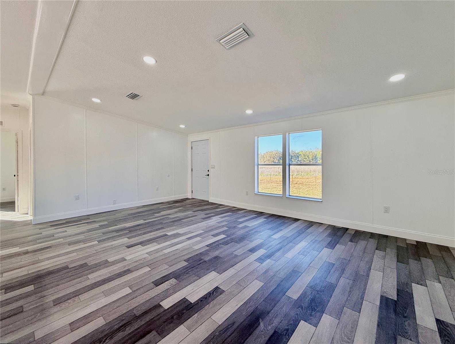 Image 10 of 51 For 37466 Phelps Road