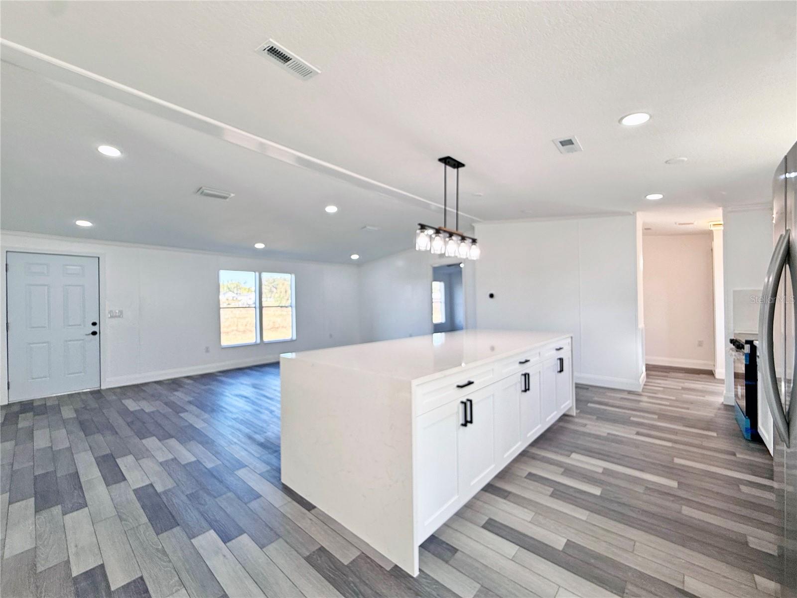 Image 14 of 51 For 37466 Phelps Road