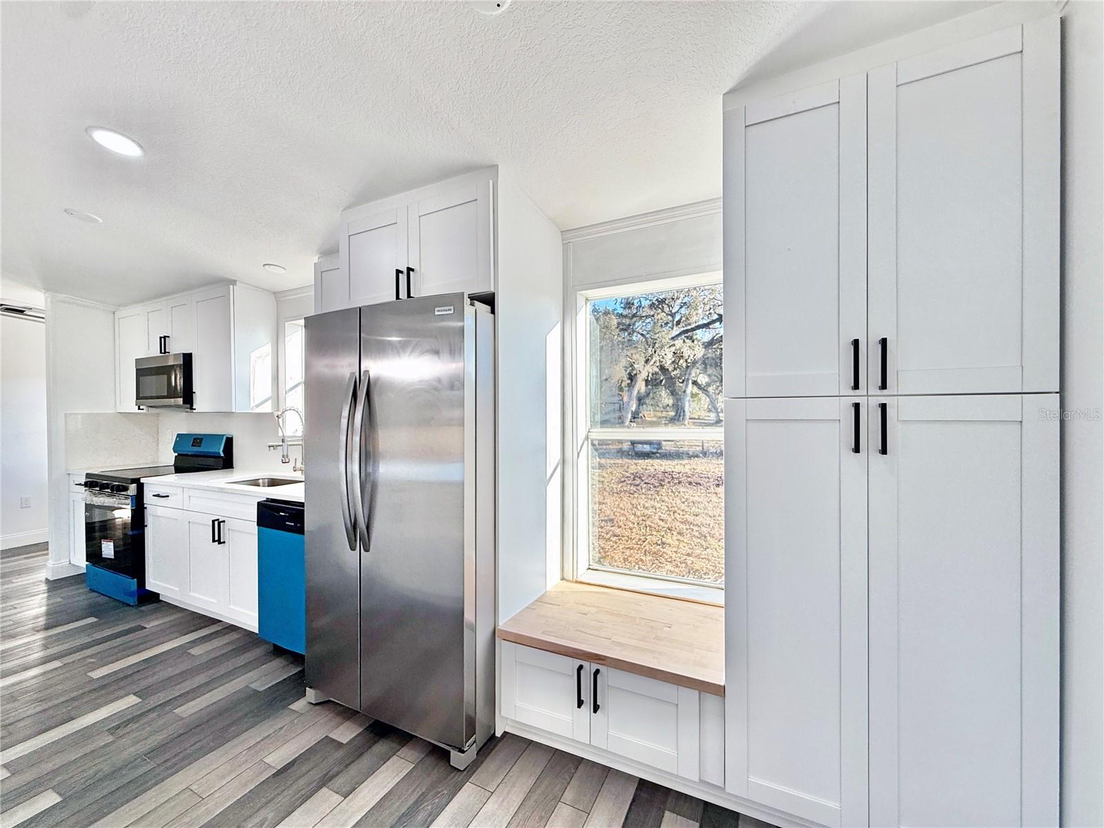 Image 15 of 51 For 37466 Phelps Road