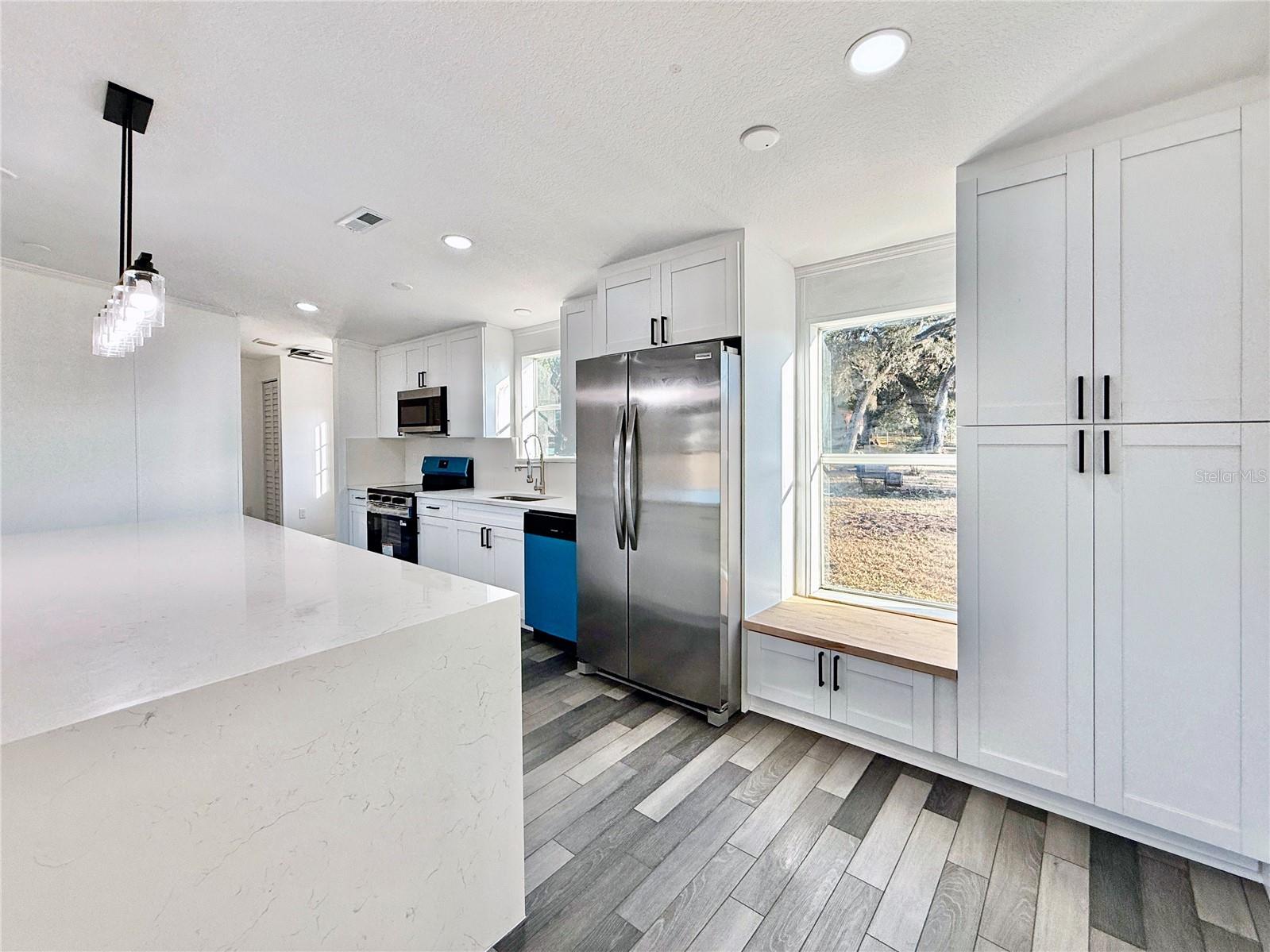 Image 17 of 51 For 37466 Phelps Road