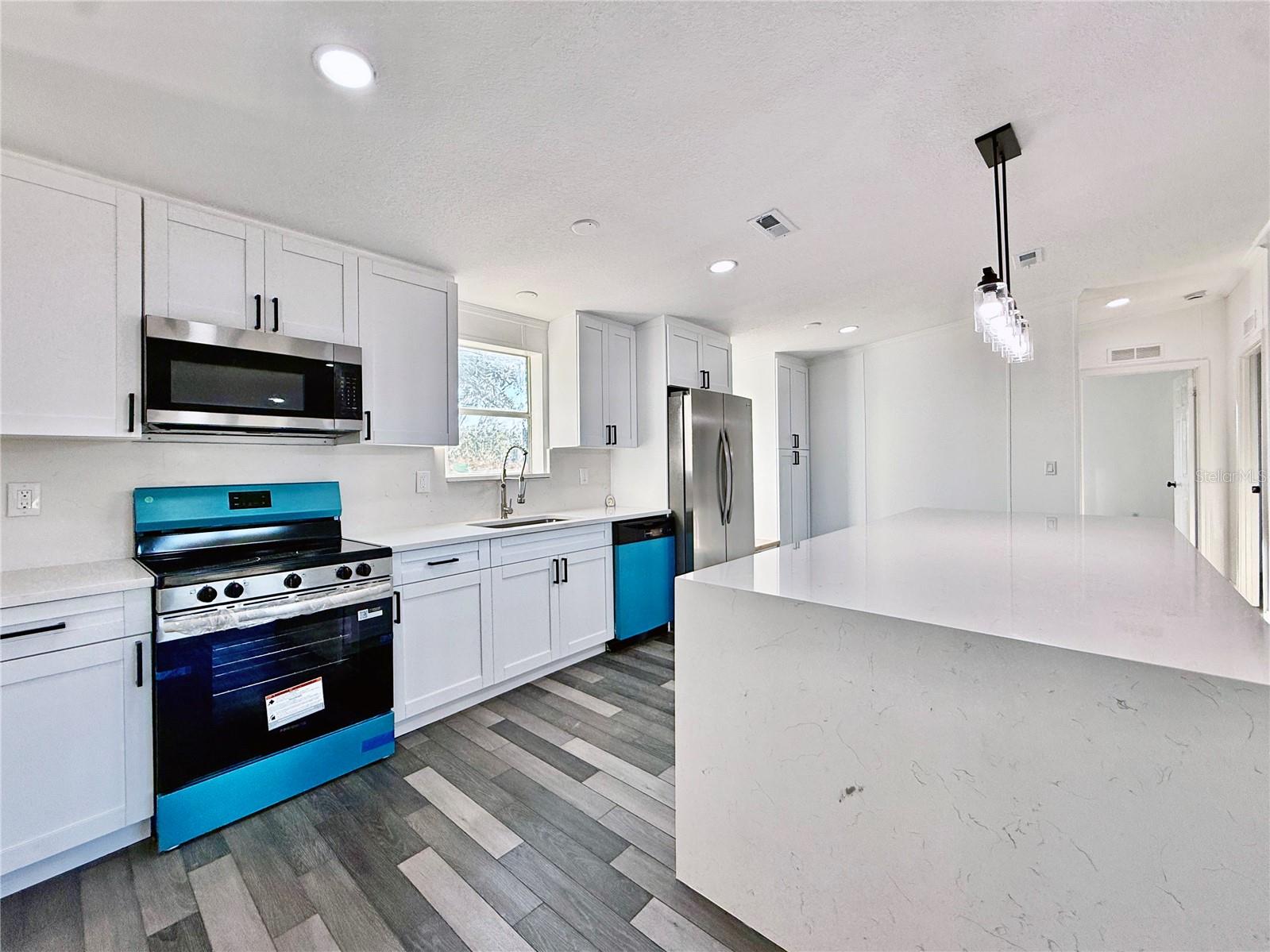 Image 18 of 51 For 37466 Phelps Road