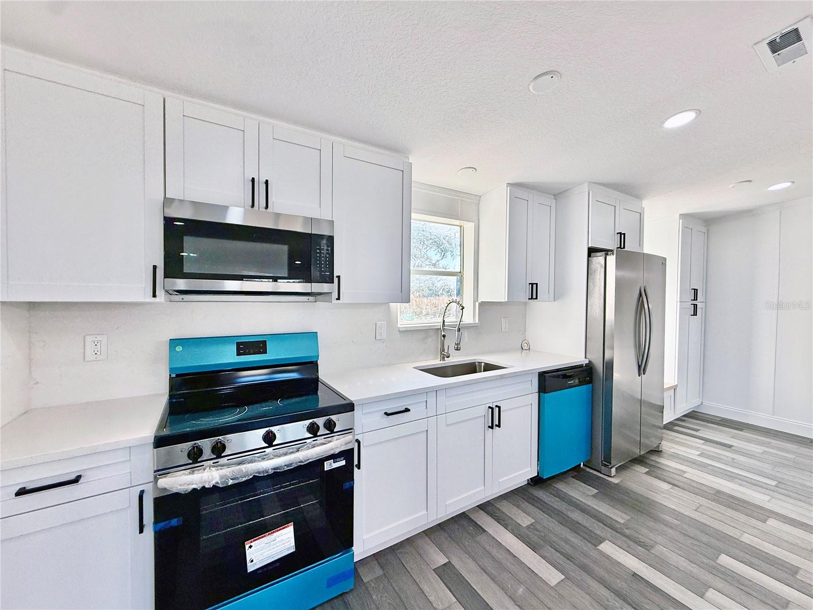 Image 19 of 51 For 37466 Phelps Road