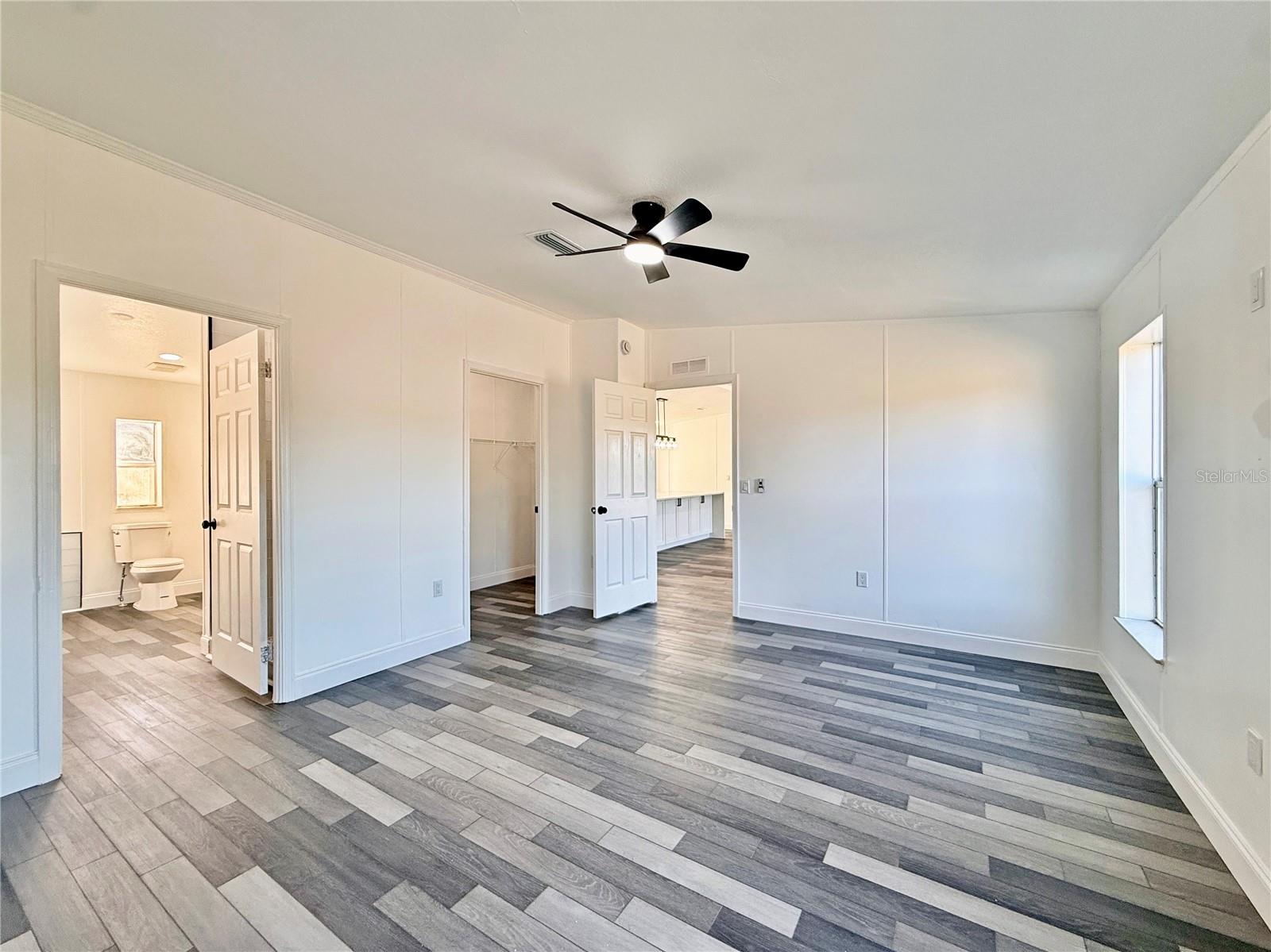 Image 23 of 51 For 37466 Phelps Road