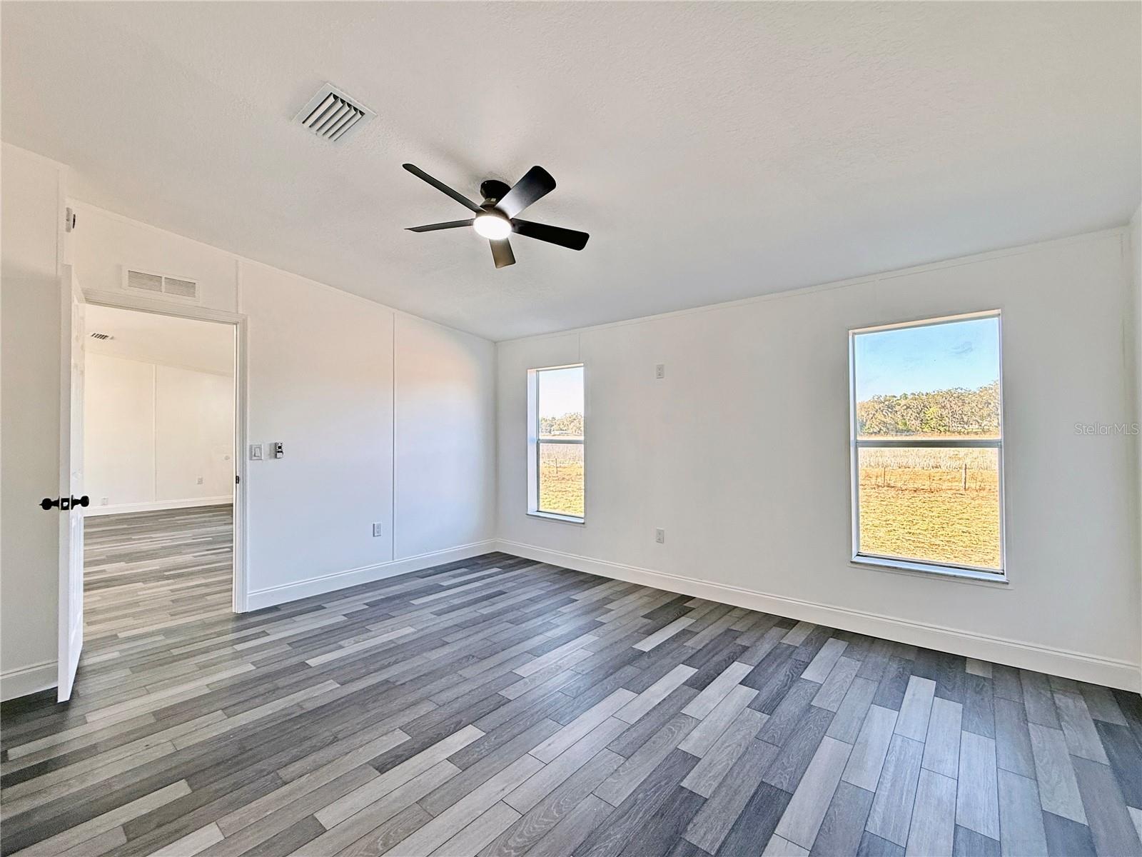 Image 24 of 51 For 37466 Phelps Road