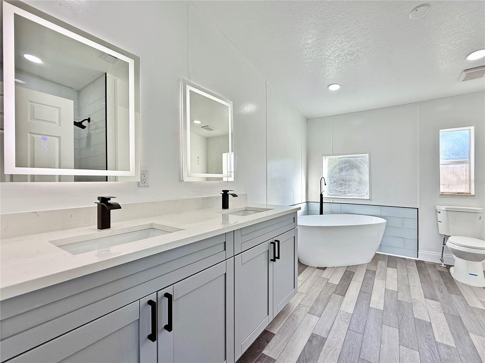 Image 25 of 51 For 37466 Phelps Road