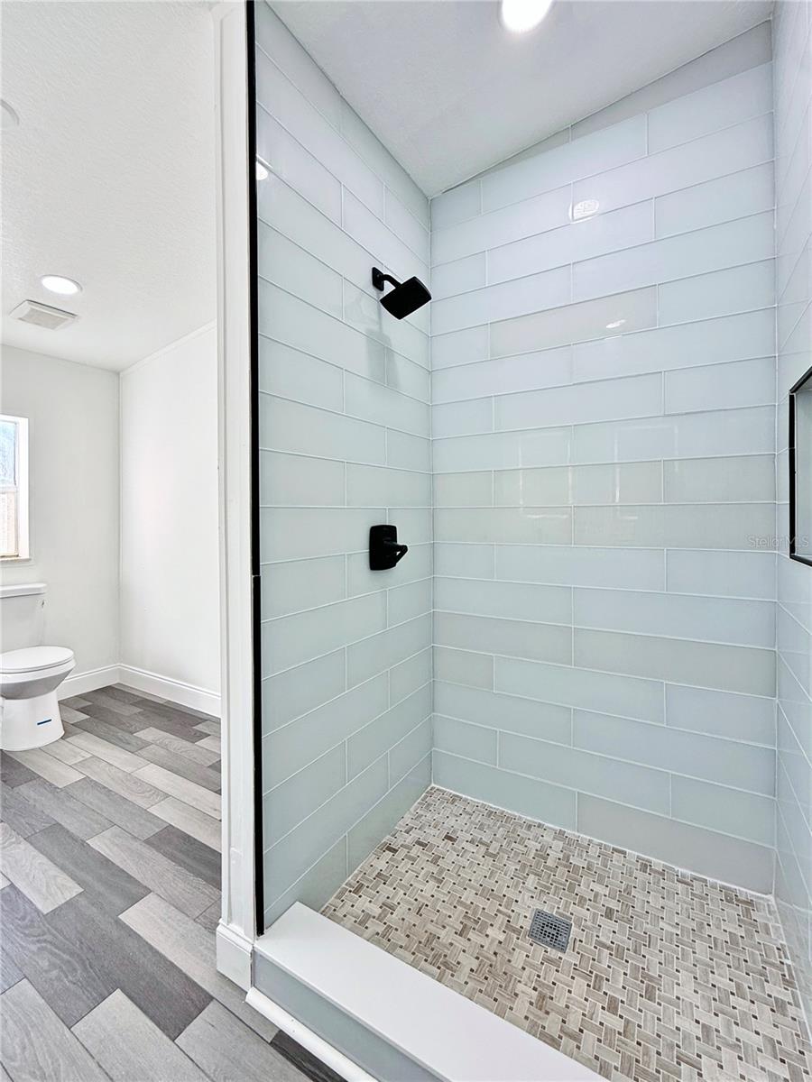 Image 28 of 51 For 37466 Phelps Road