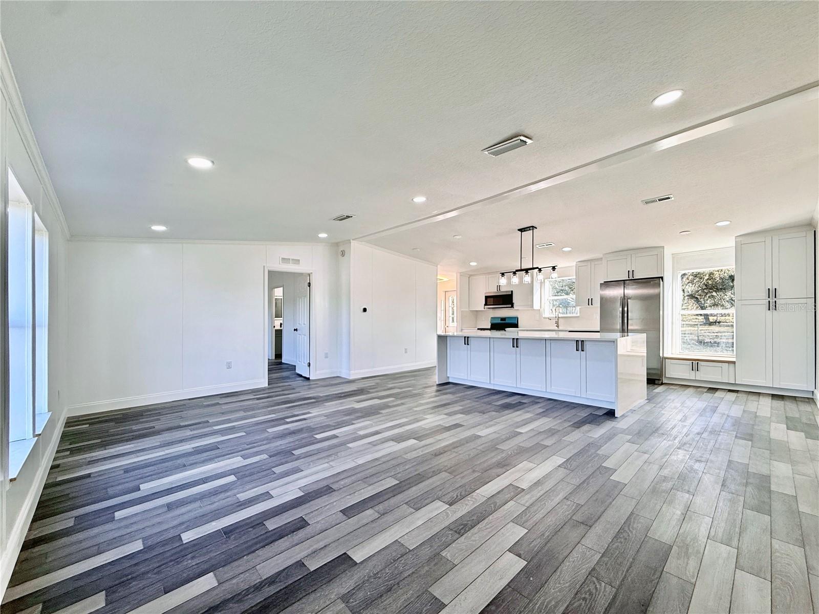 Image 8 of 51 For 37466 Phelps Road