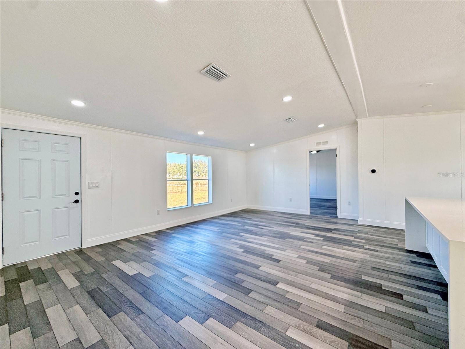 Image 9 of 51 For 37466 Phelps Road