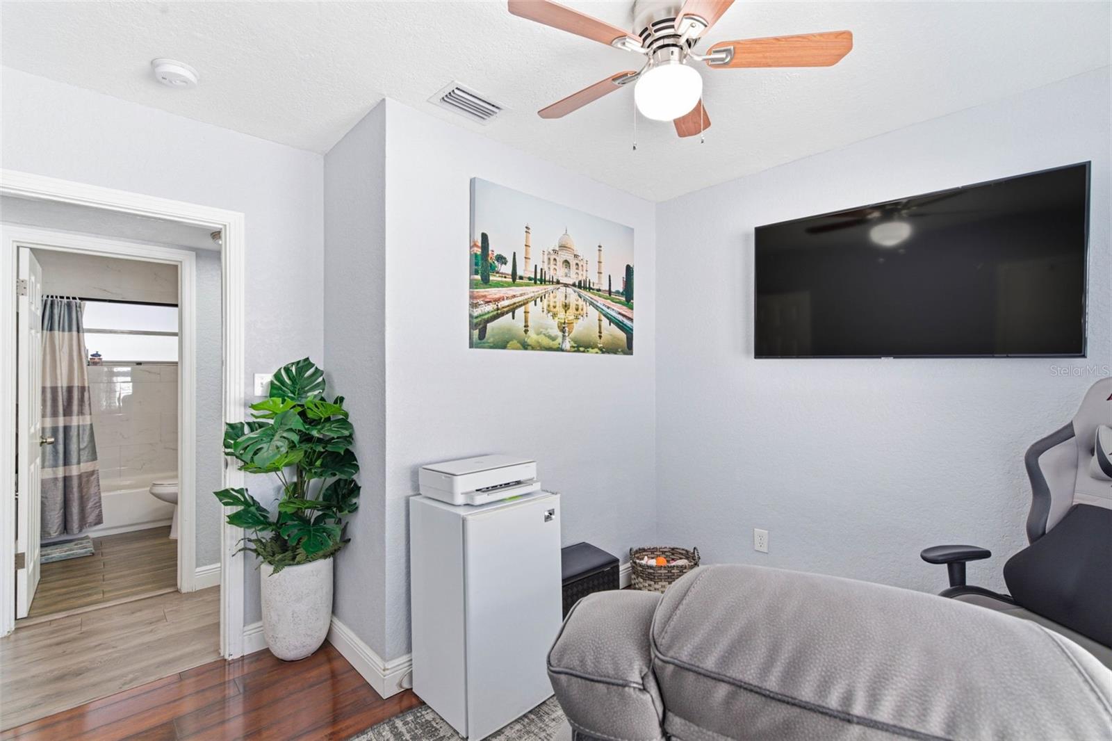 Image 39 of 85 For 8907 Tampa Street