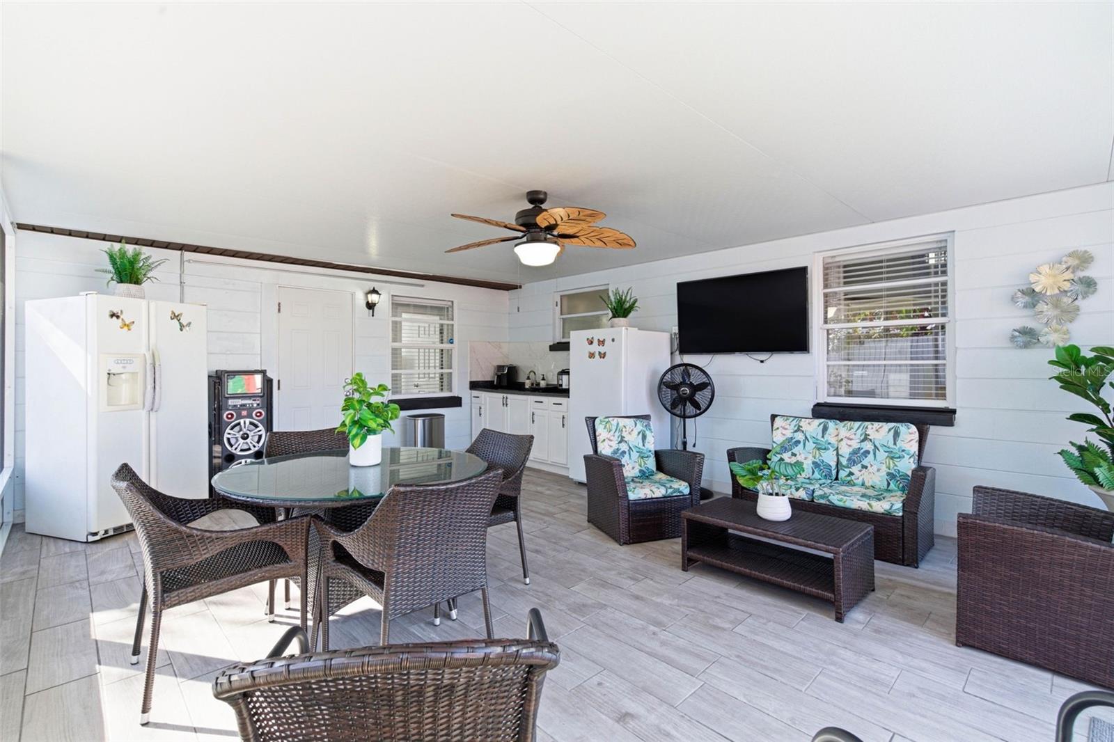 Image 44 of 85 For 8907 Tampa Street