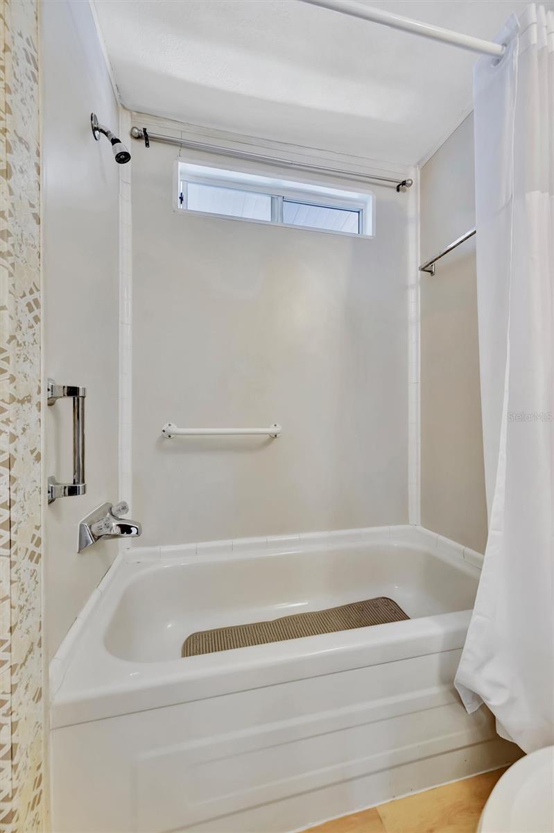 Image 18 of 35 For 123 Saint Thomas Circle