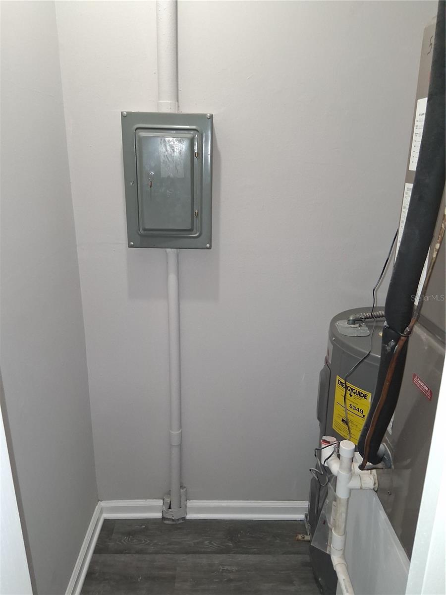 Image 11 of 19 For 24862 Us Highway 19 N 1902